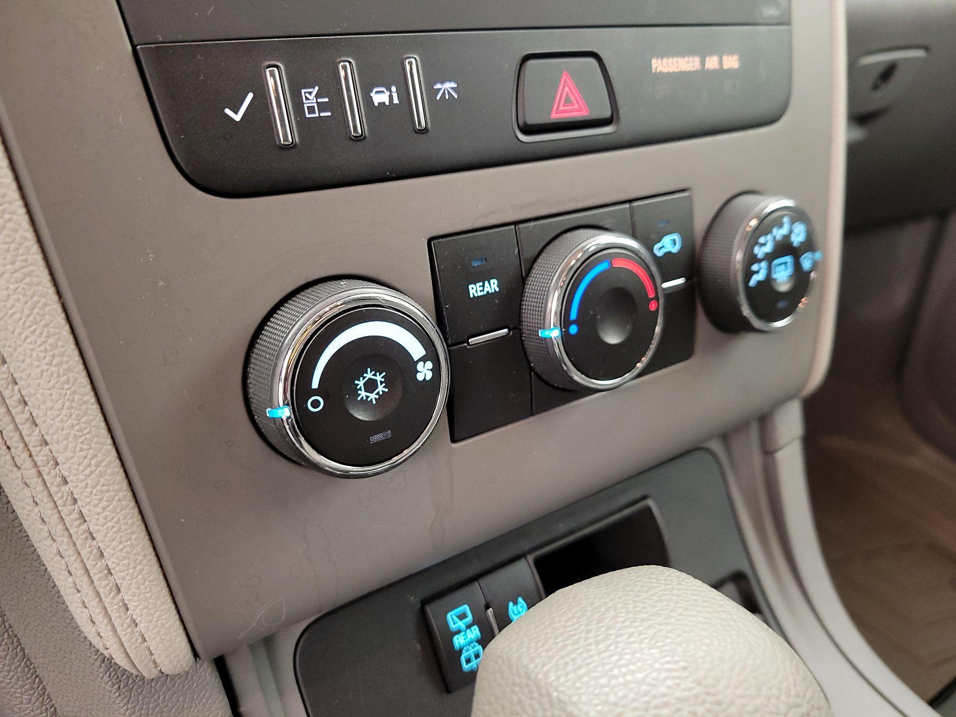 Thumbnail: 2015 Chevrolet Traverse - 16