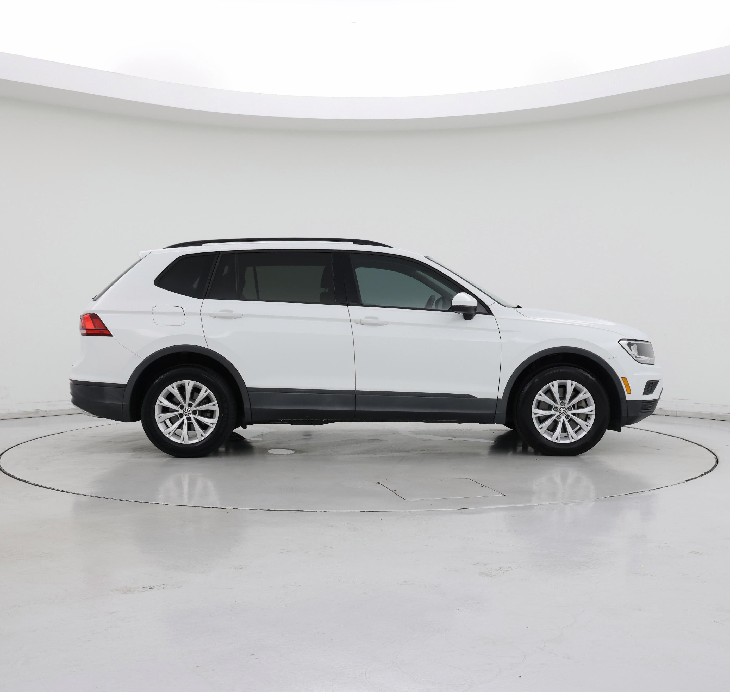 Thumbnail: 2019 Volkswagen Tiguan - 7