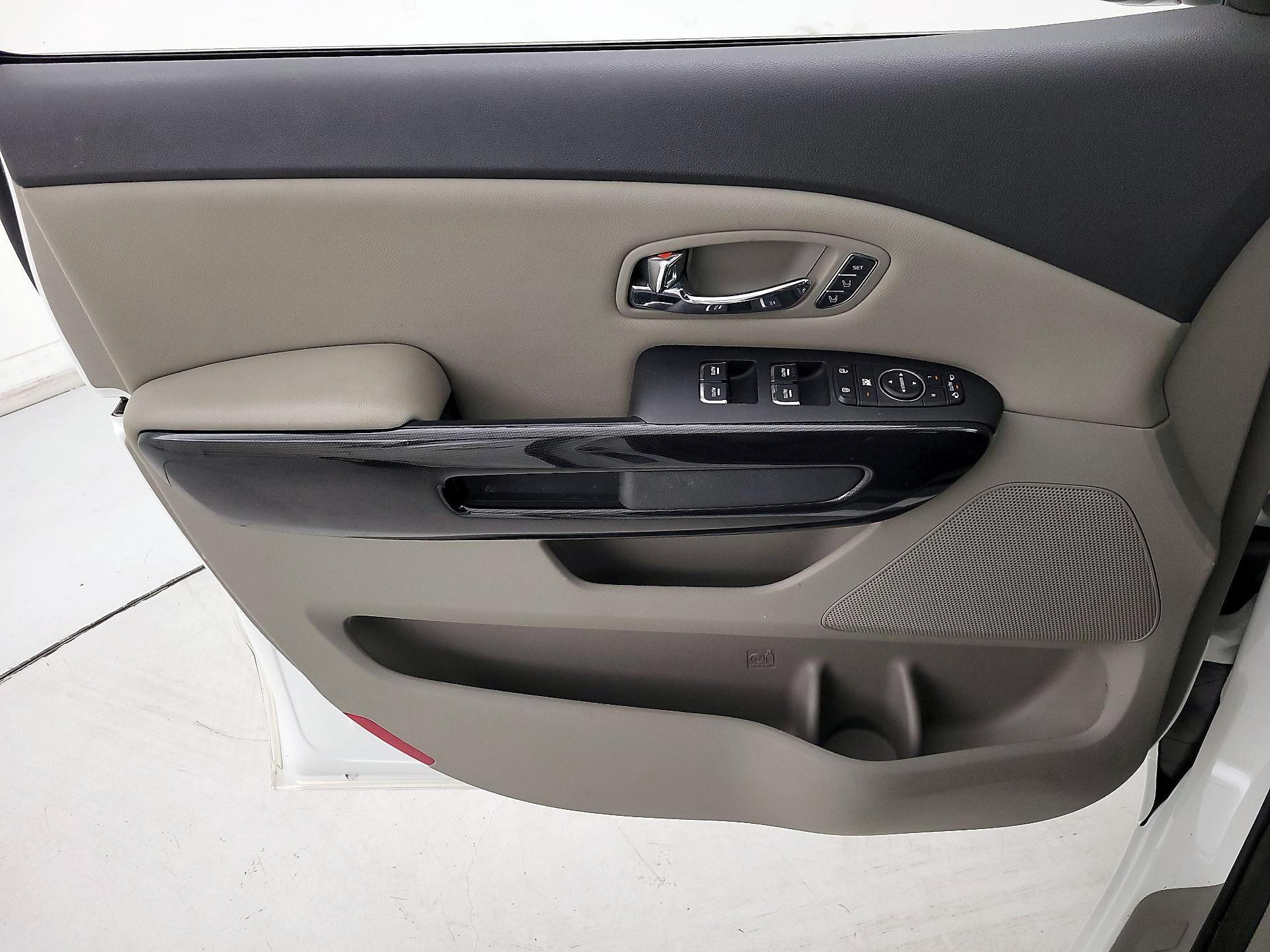 Thumbnail: 2017 Kia Sedona - 12