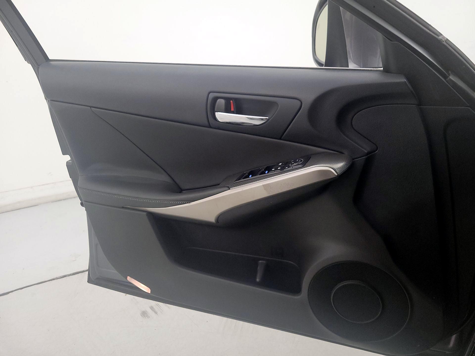 Thumbnail: 2015 Lexus IS - 12
