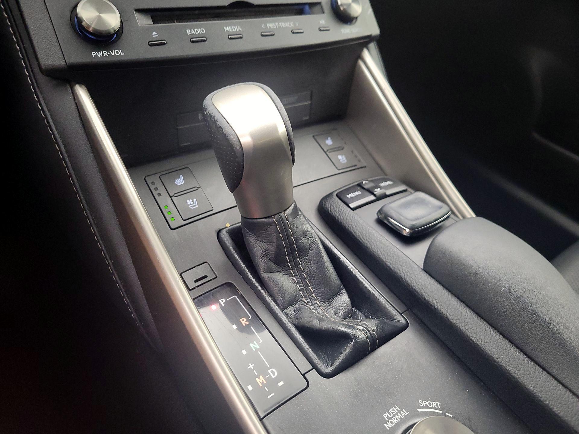 Thumbnail: 2015 Lexus IS - 18