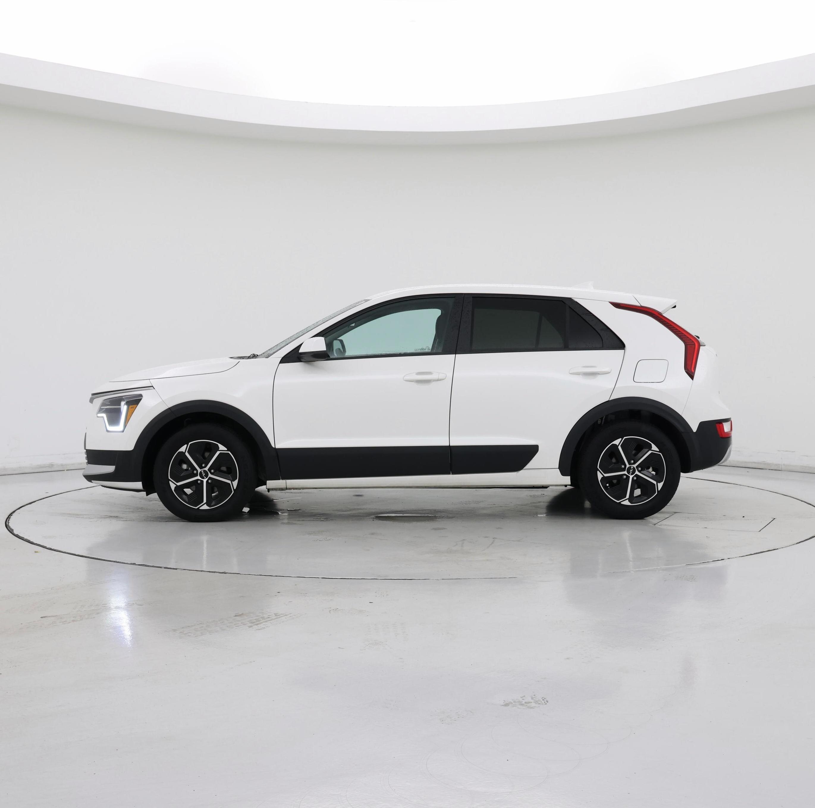 Thumbnail: 2023 Kia Niro - 3