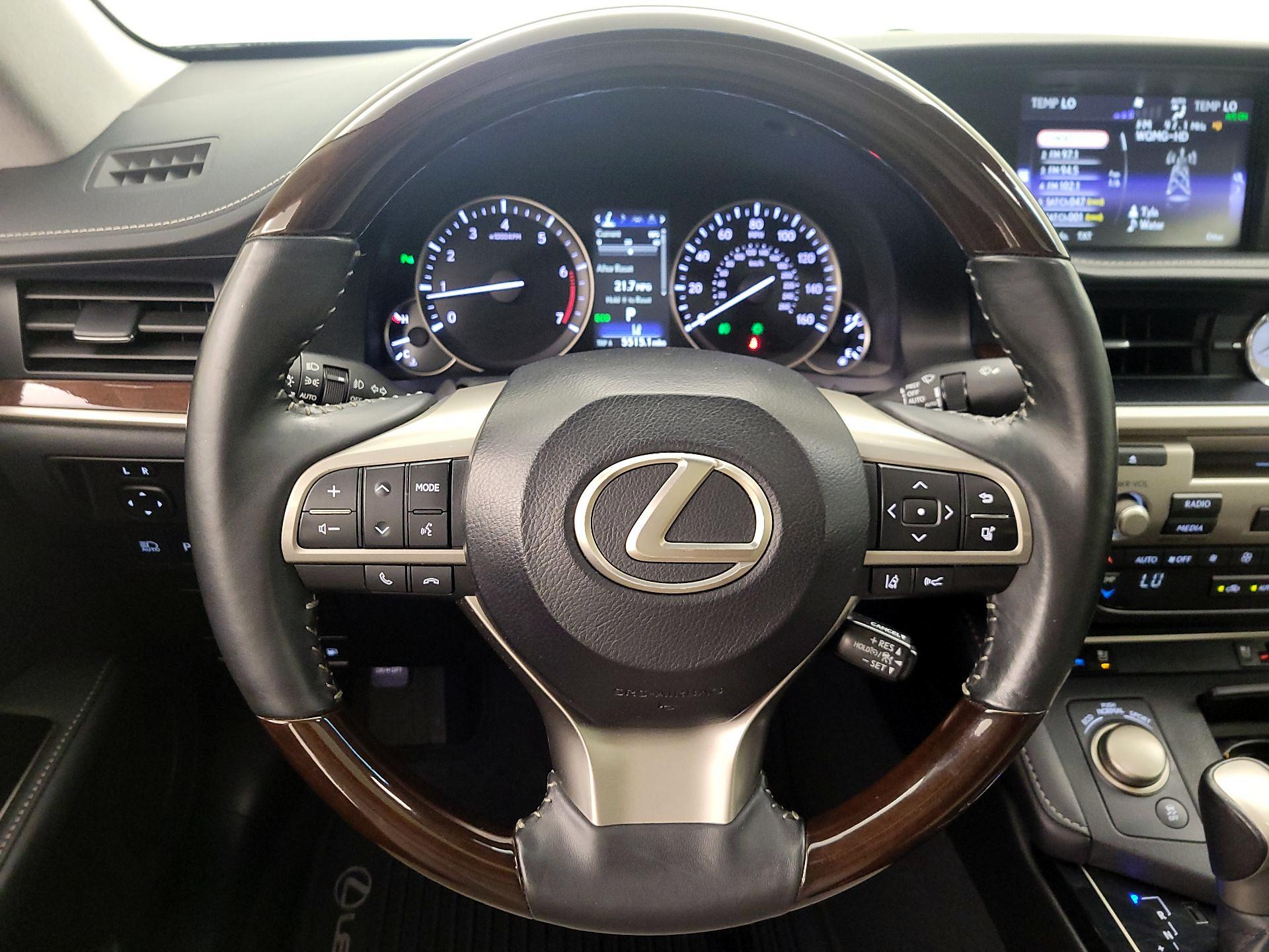 Thumbnail: 2017 Lexus ES - 10