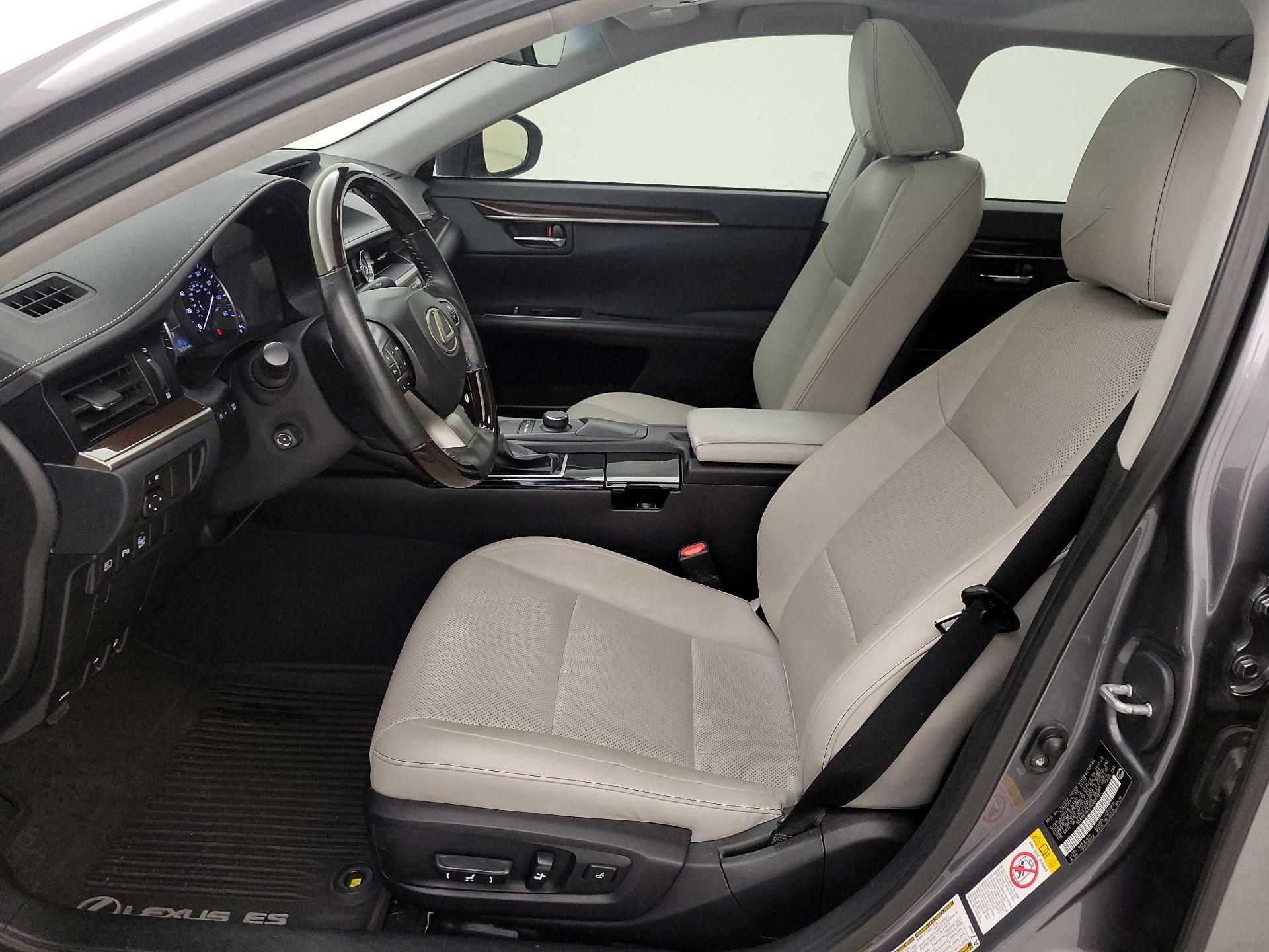 Thumbnail: 2017 Lexus ES - 11