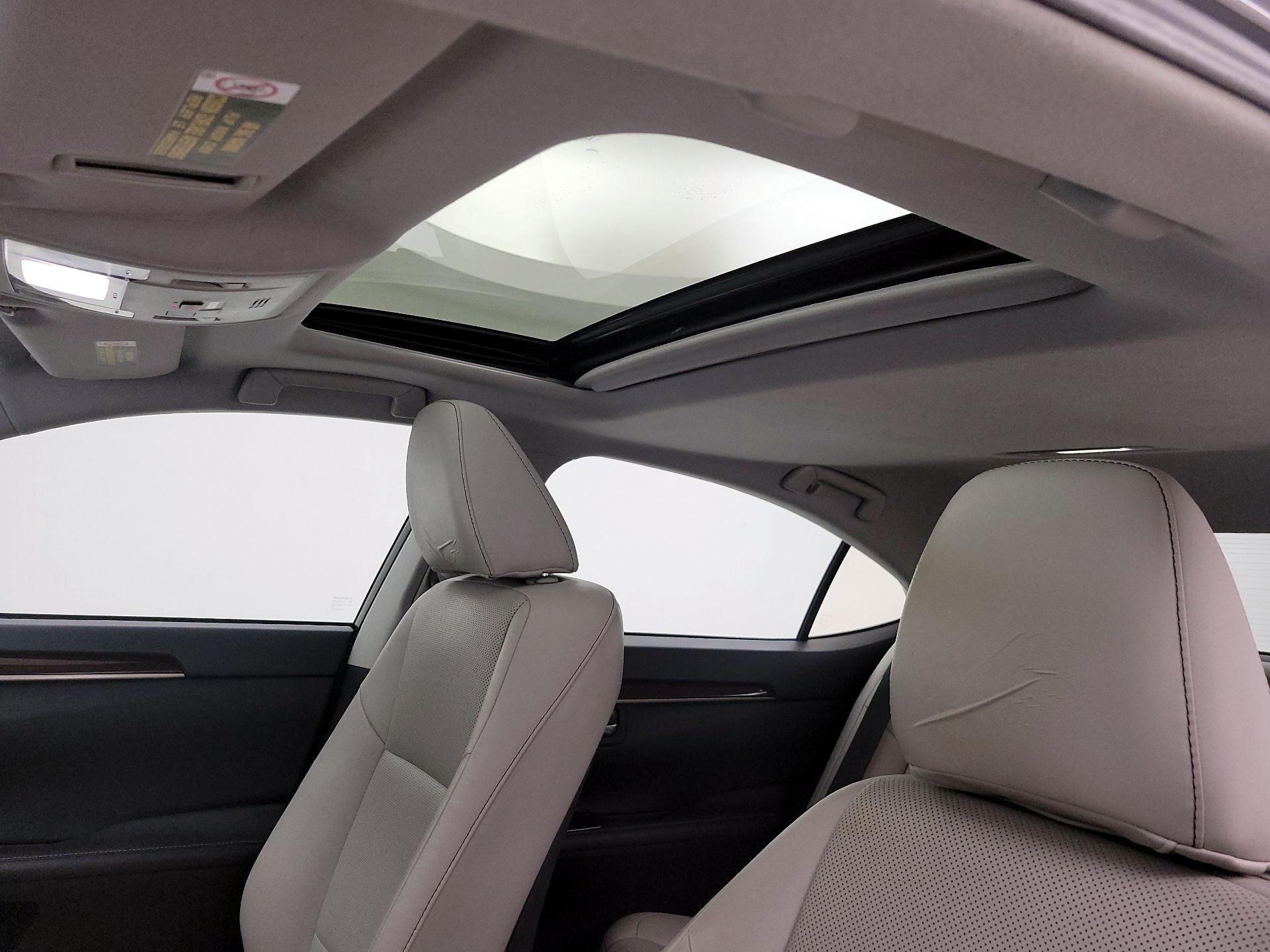 Thumbnail: 2017 Lexus ES - 19