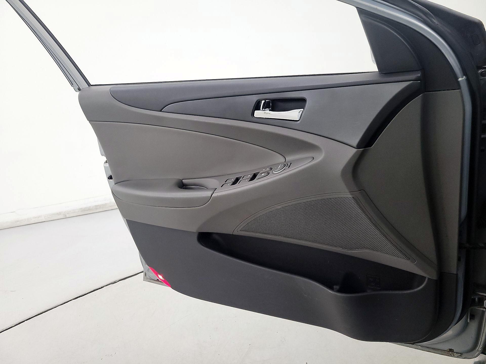Thumbnail: 2014 Hyundai Sonata - 12