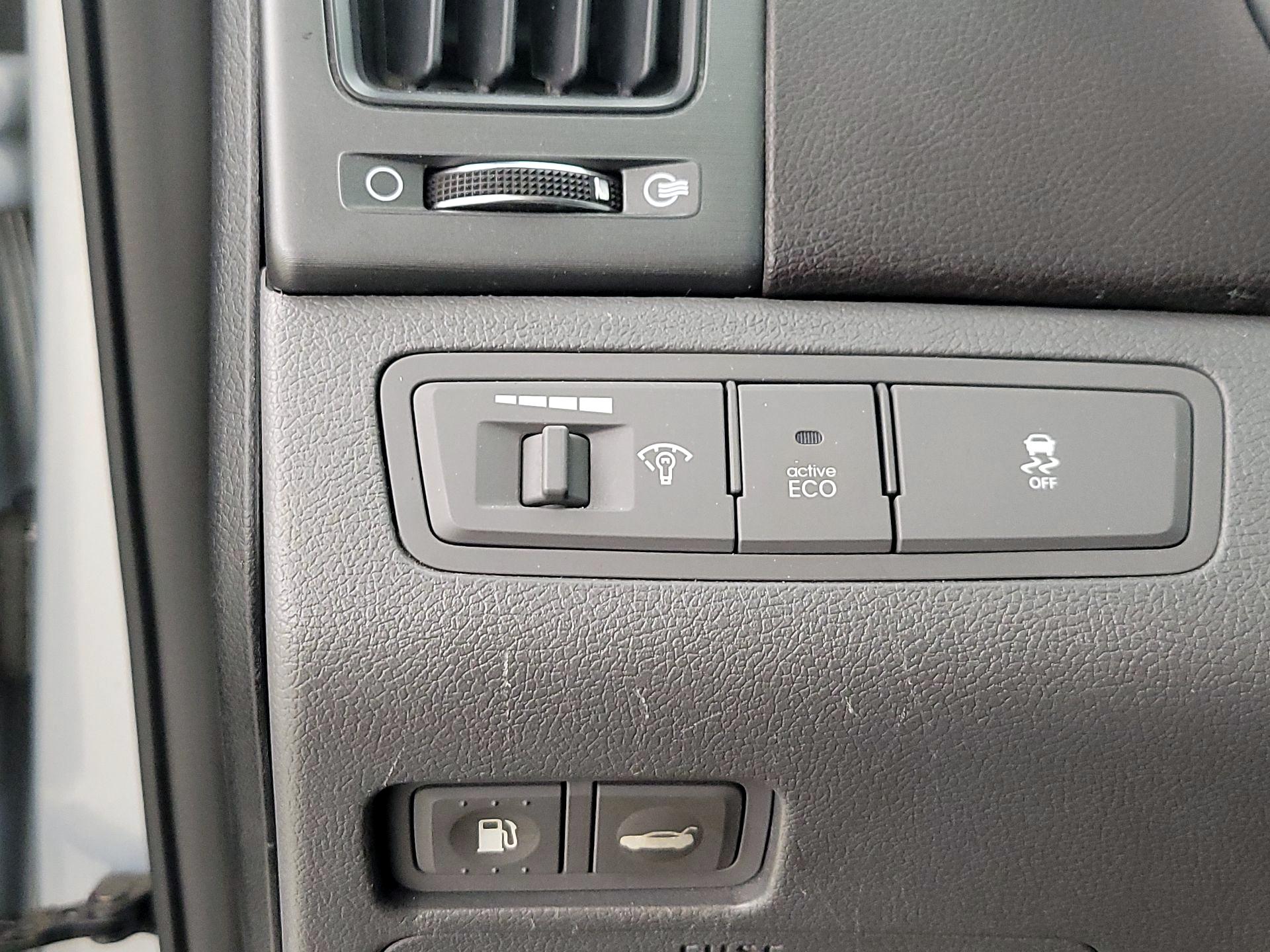 Thumbnail: 2014 Hyundai Sonata - 13