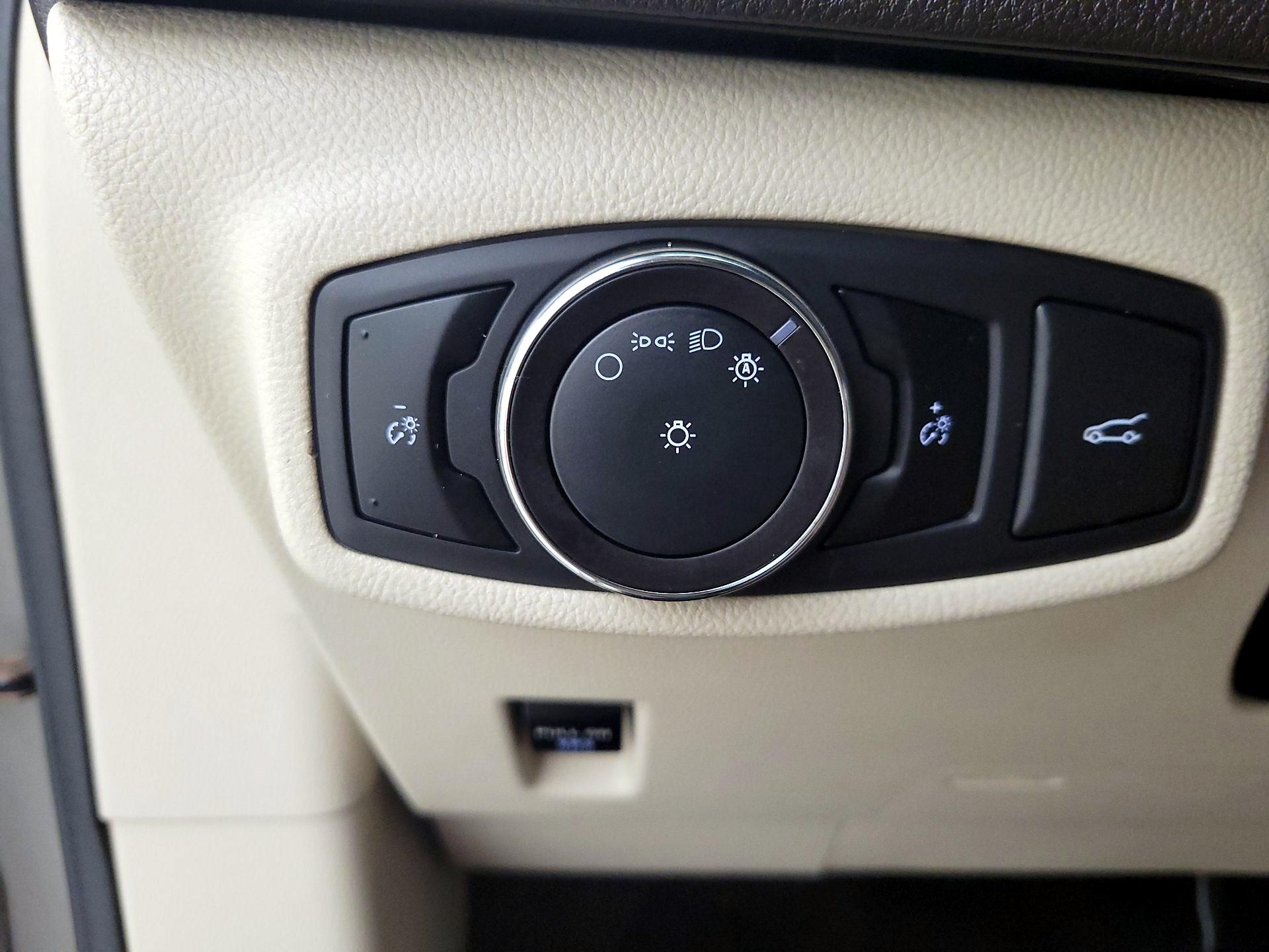 Thumbnail: 2017 Lincoln MKC - 13