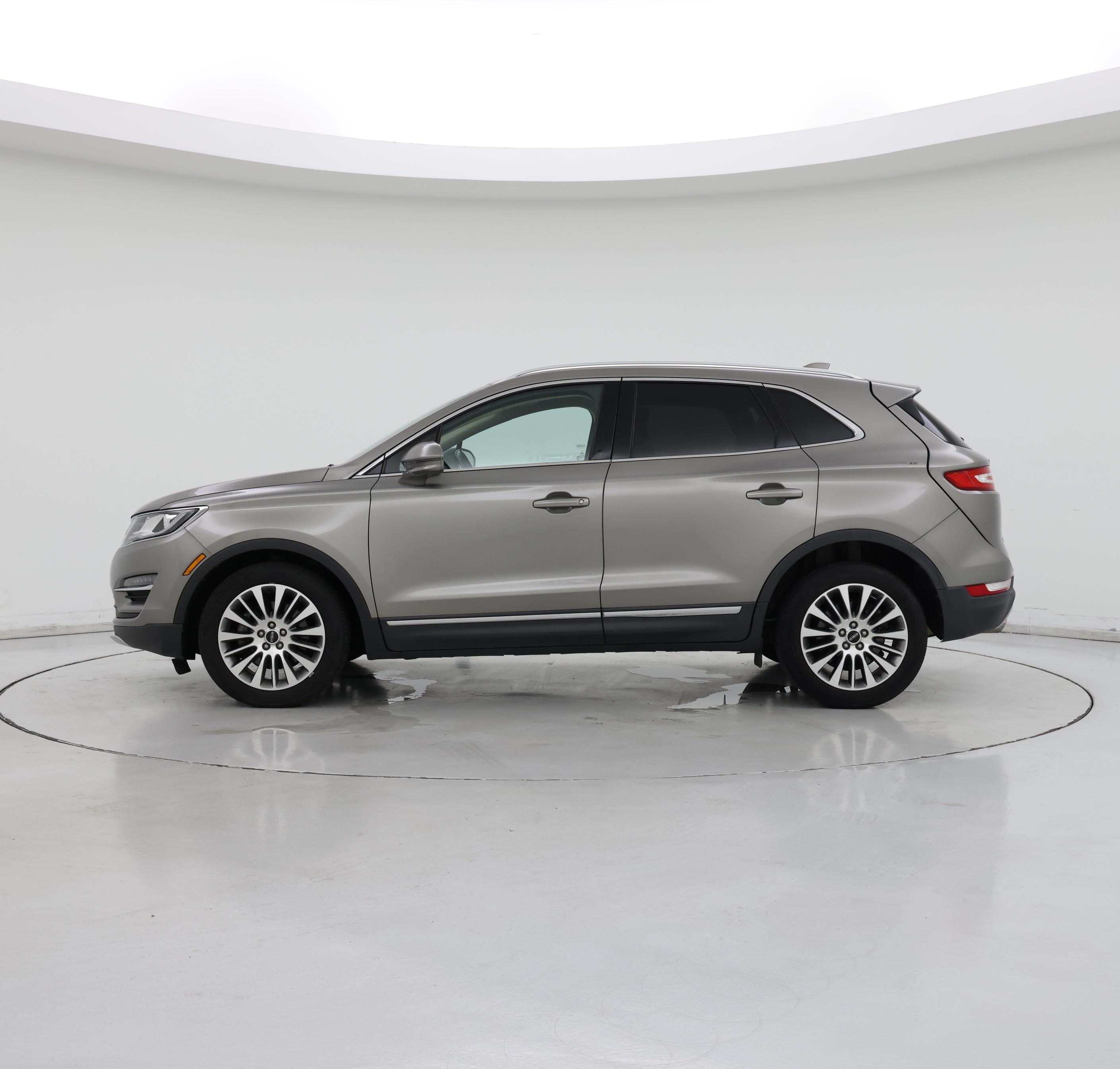Thumbnail: 2017 Lincoln MKC - 3