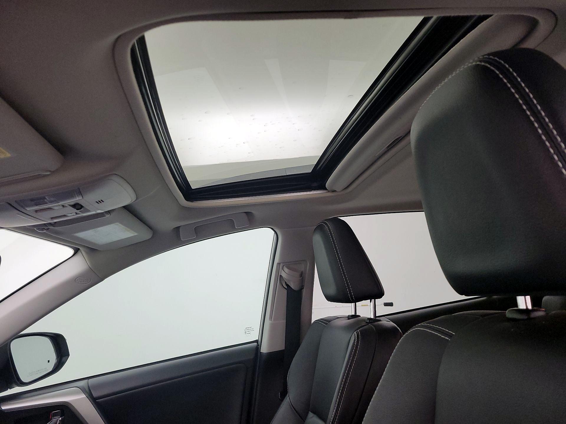 Thumbnail: 2017 Toyota RAV4 - 20