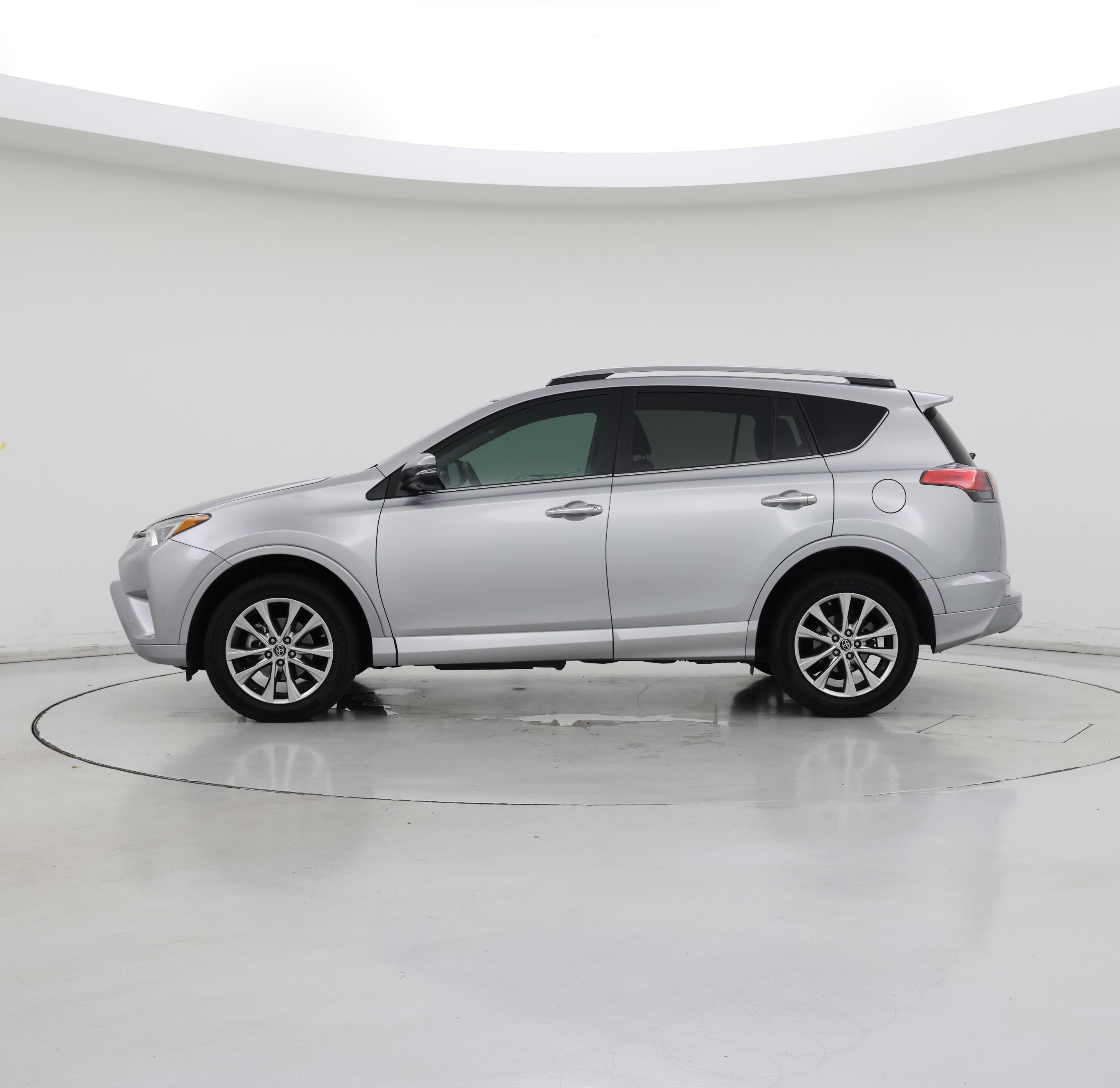 Thumbnail: 2017 Toyota RAV4 - 3