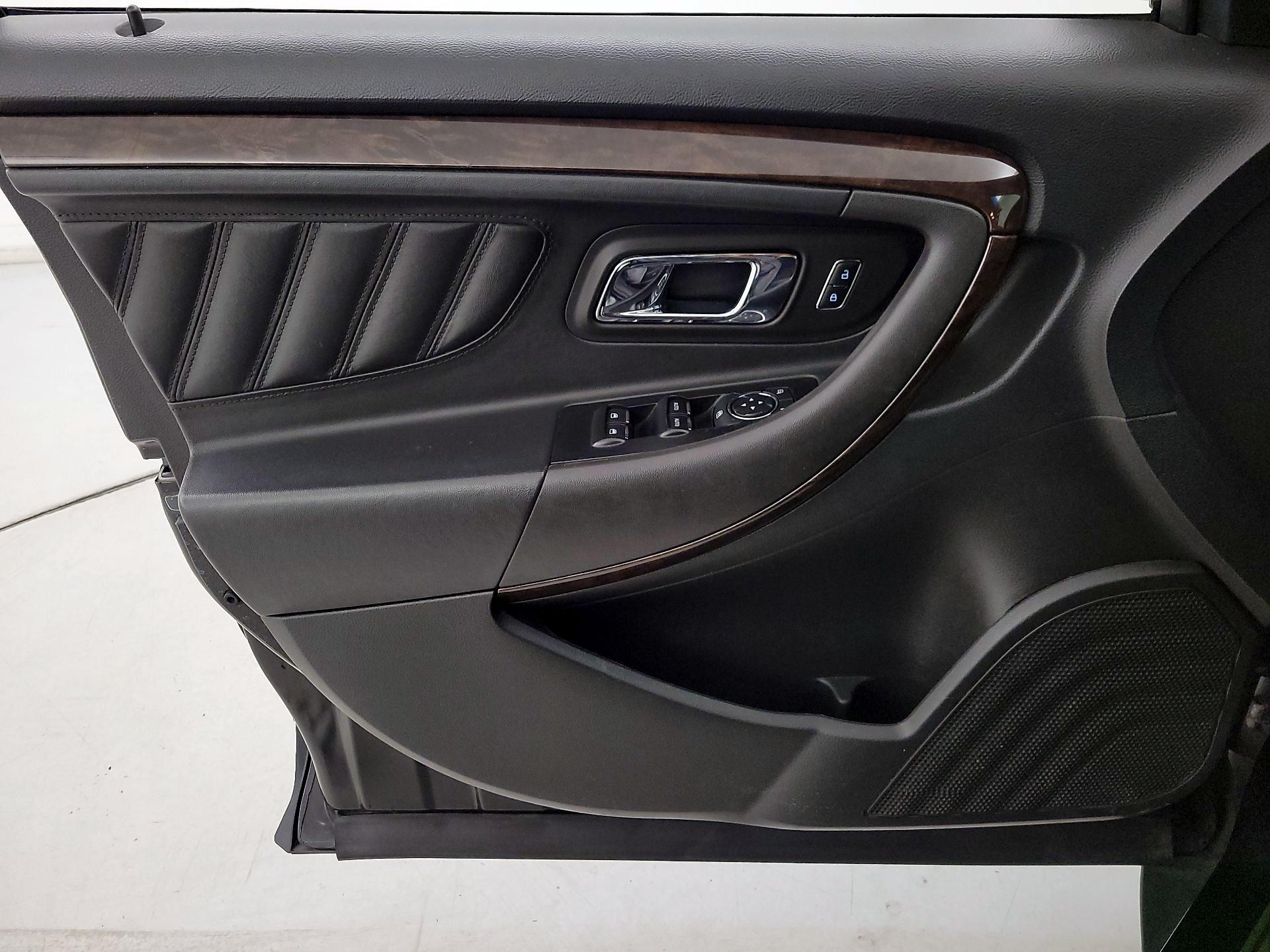 Thumbnail: 2016 Ford Taurus - 12
