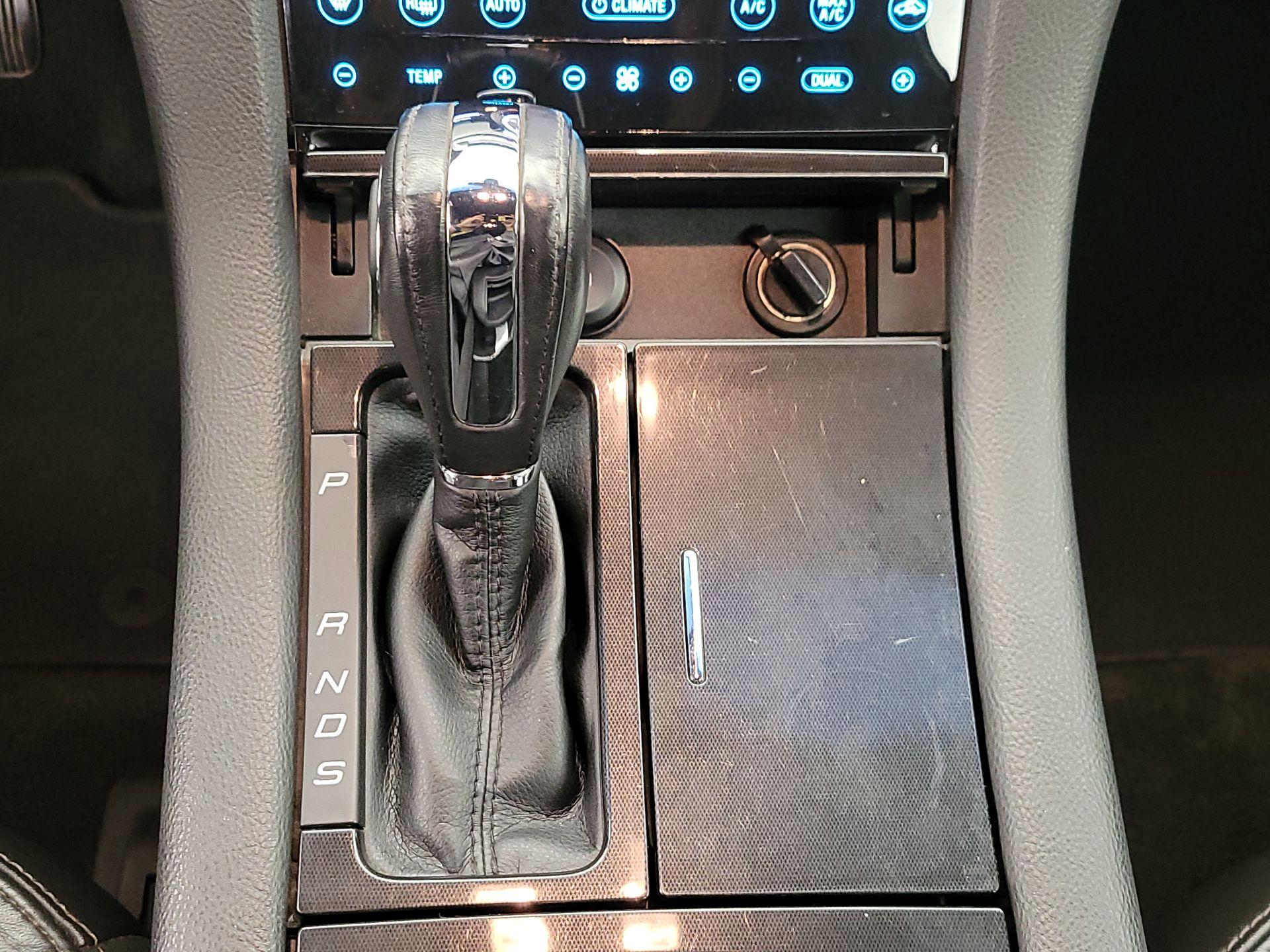 Thumbnail: 2016 Ford Taurus - 17
