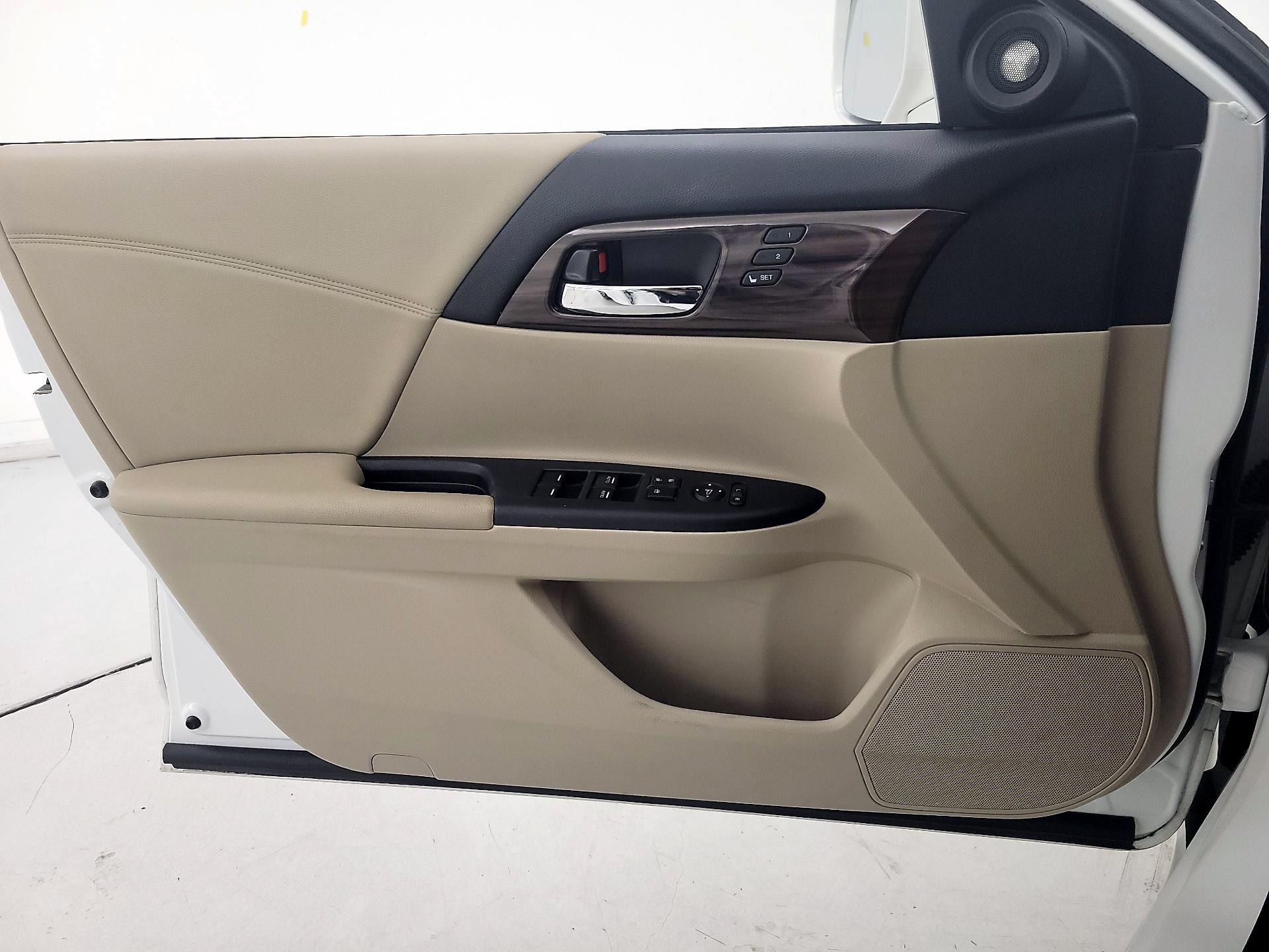 Thumbnail: 2016 Honda Accord - 12