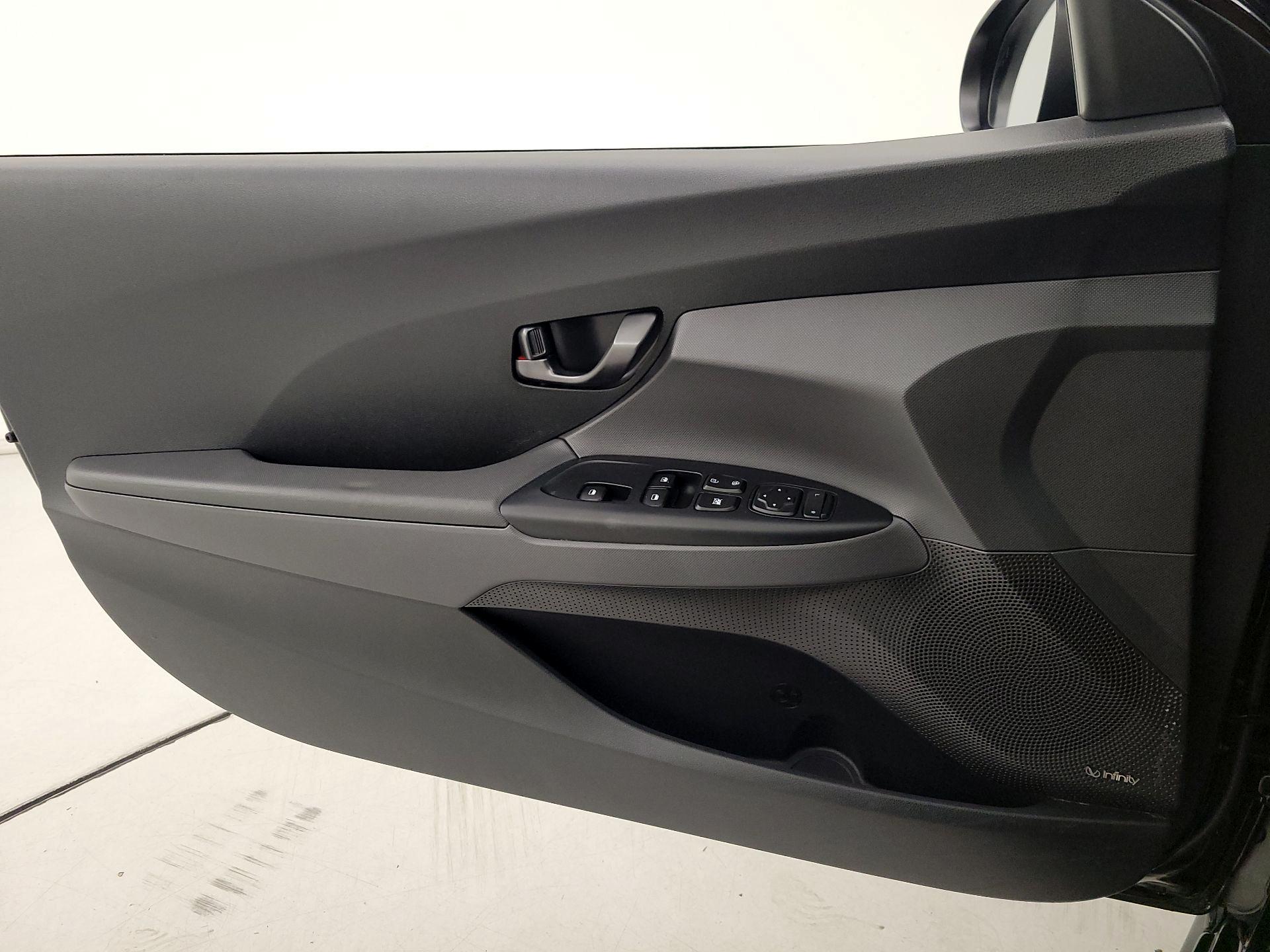 Thumbnail: 2019 Hyundai Veloster - 12