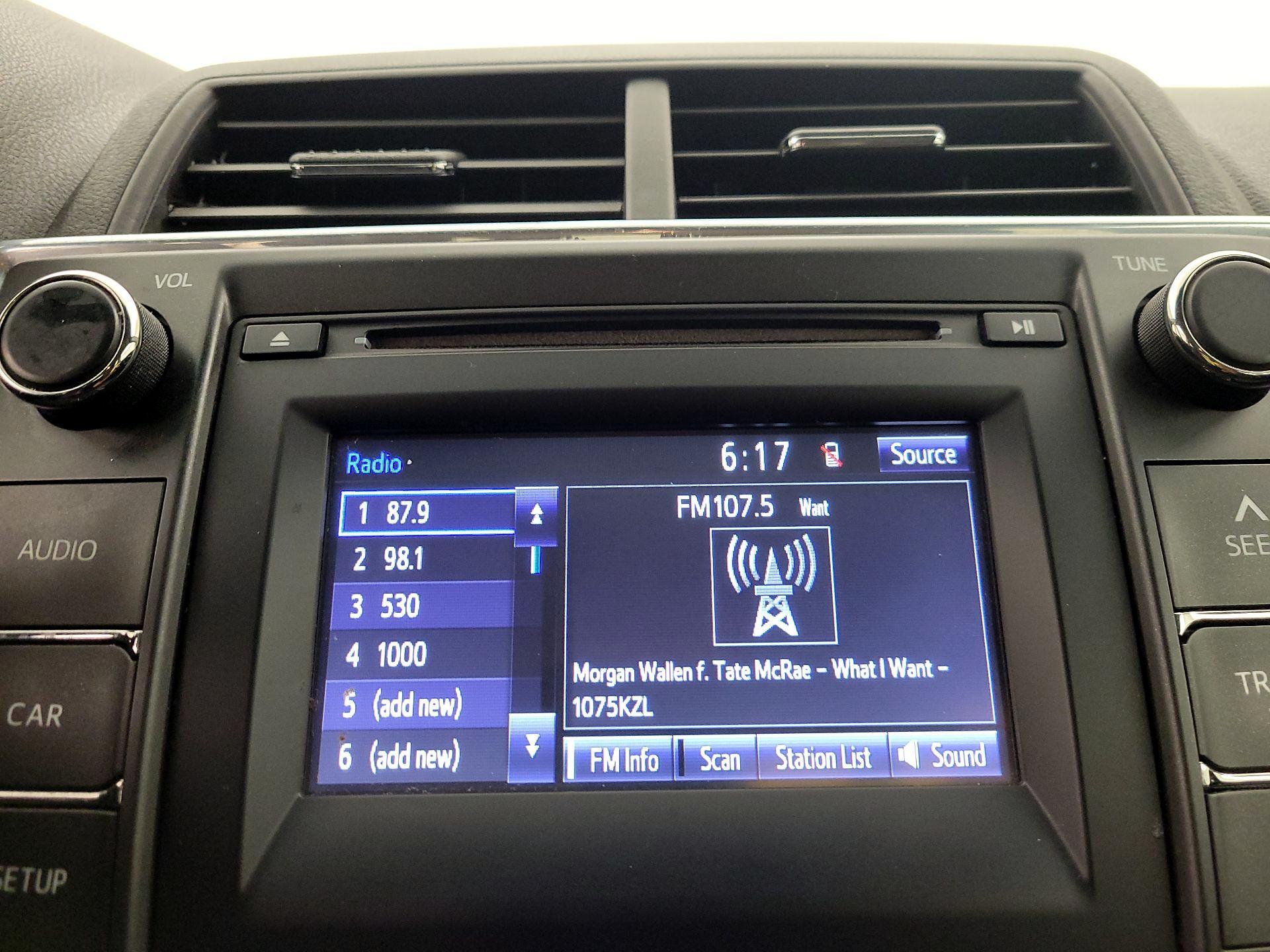 Thumbnail: 2017 Toyota Camry - 15