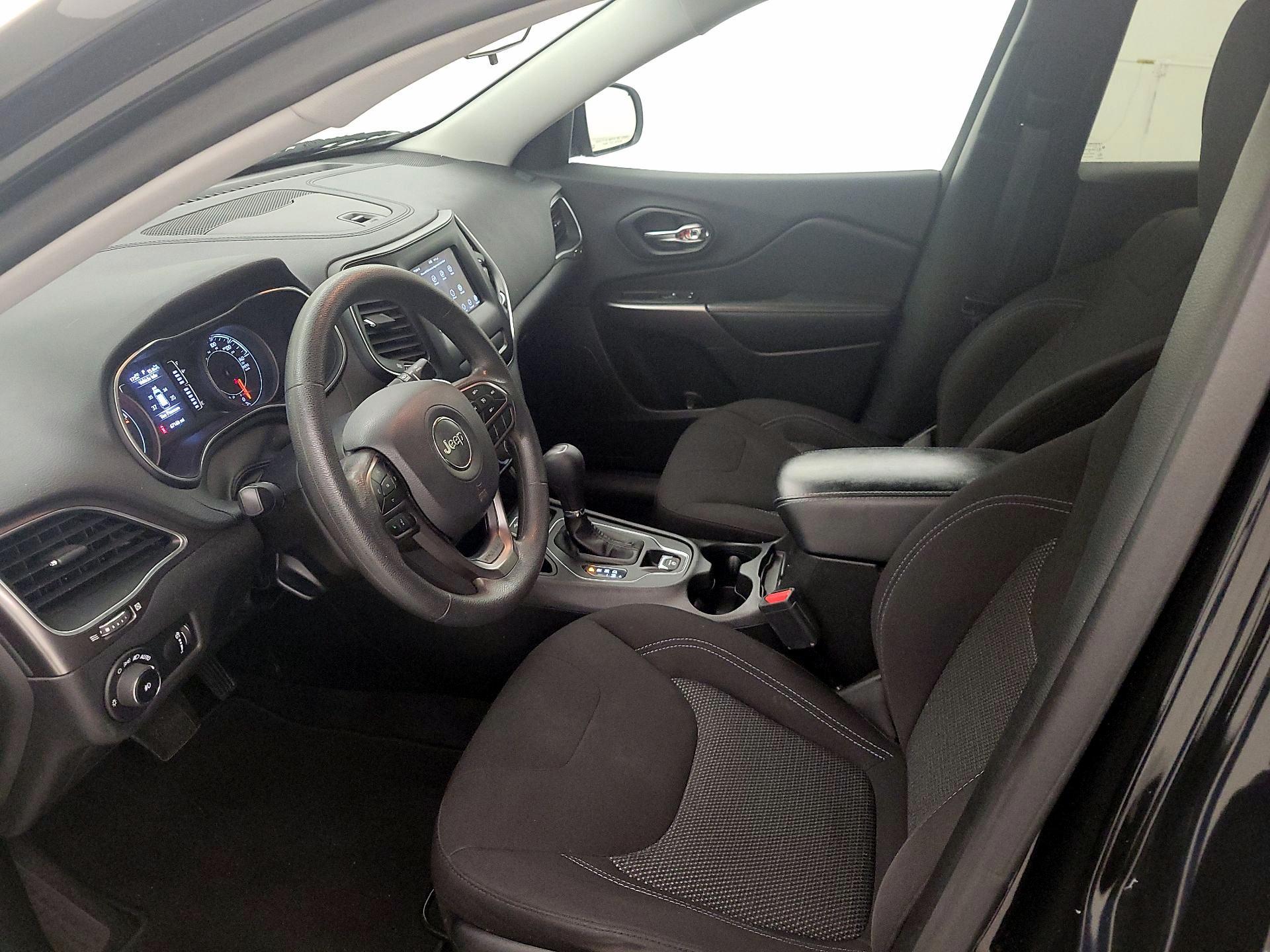 Thumbnail: 2019 Jeep Cherokee - 11