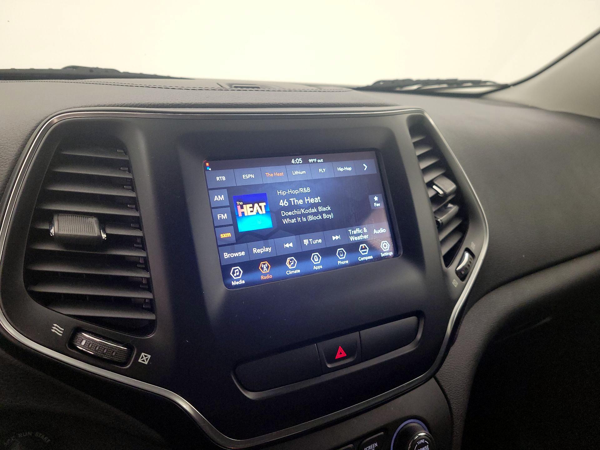 Thumbnail: 2019 Jeep Cherokee - 15