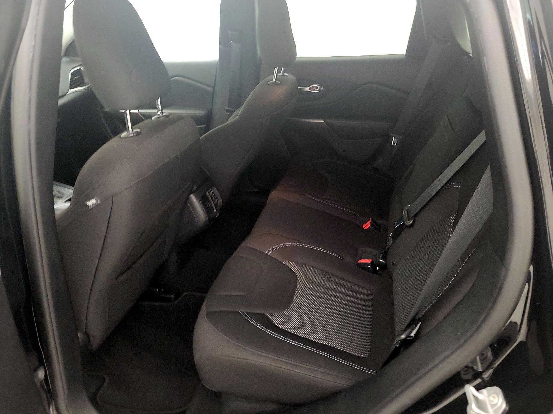 Thumbnail: 2019 Jeep Cherokee - 19