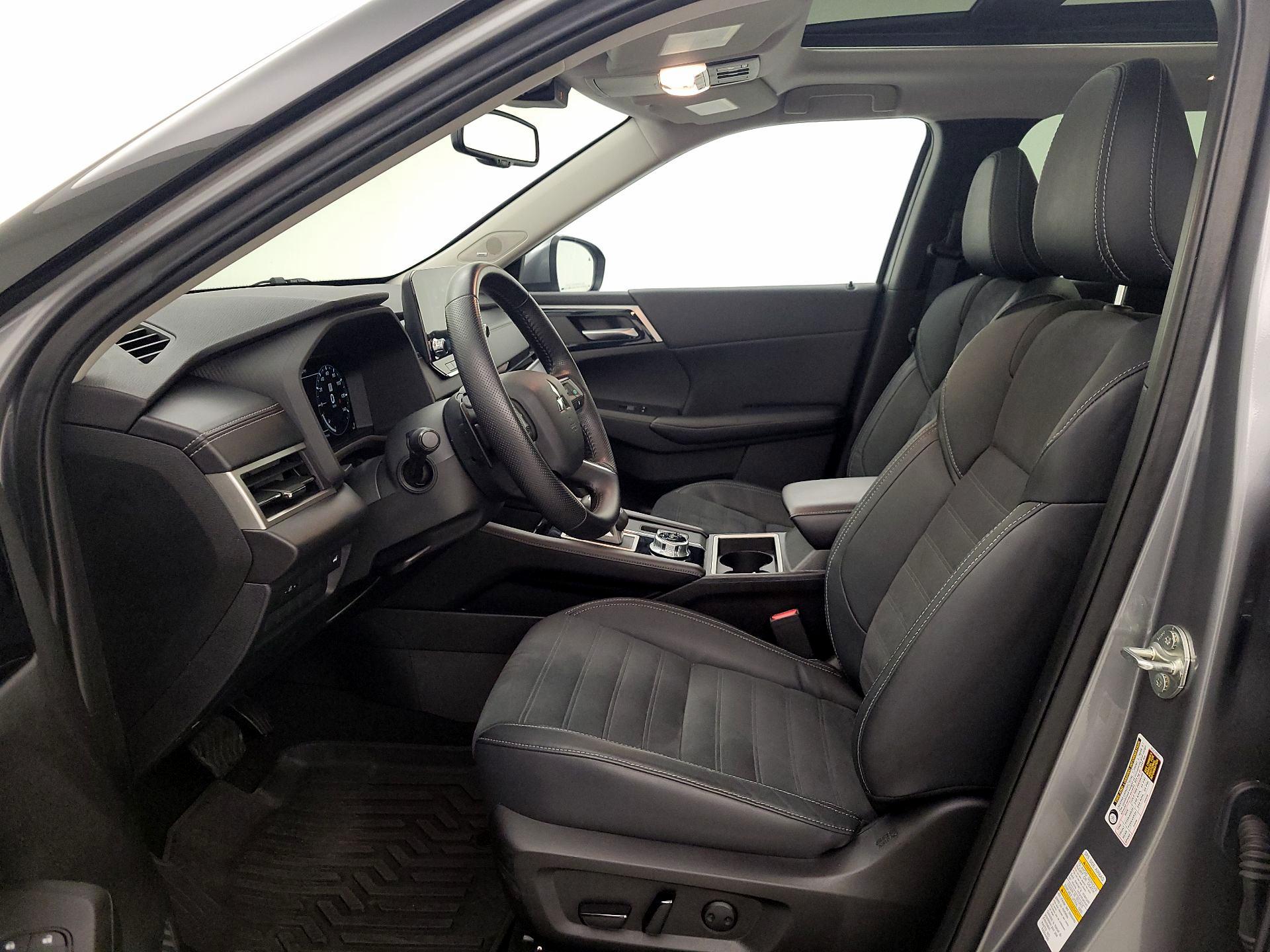 Thumbnail: 2022 Mitsubishi Outlander - 11