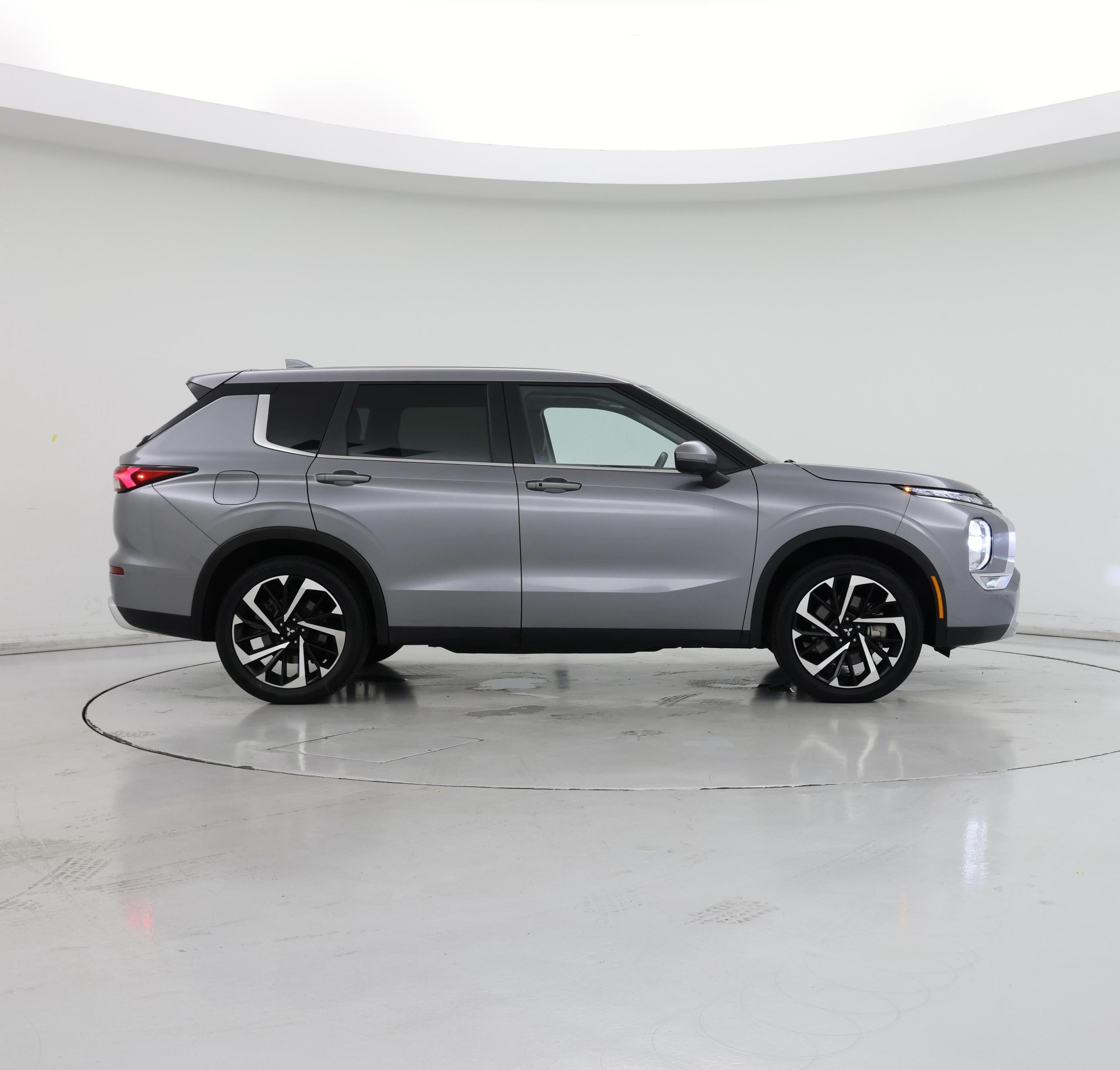 Thumbnail: 2022 Mitsubishi Outlander - 7