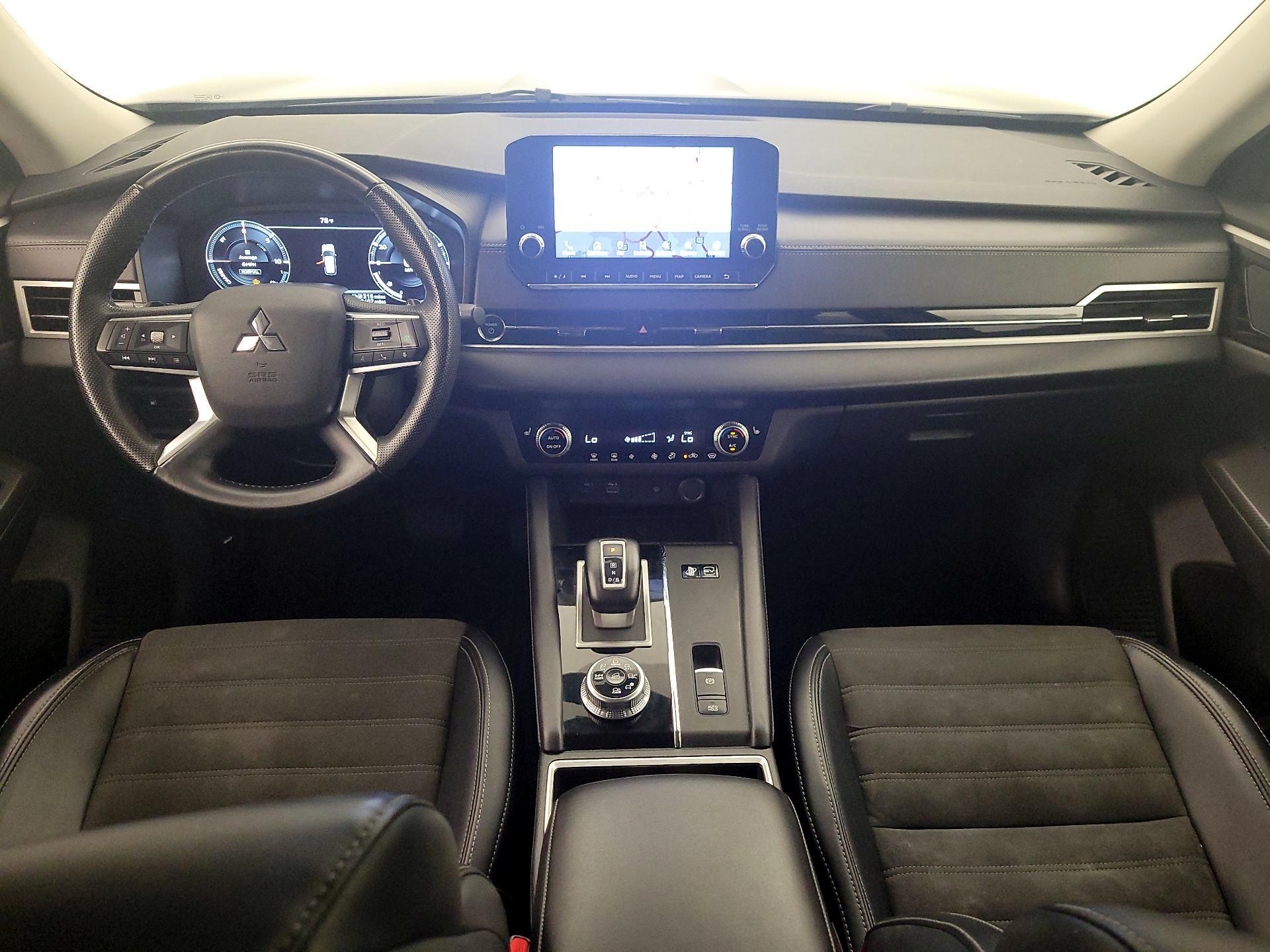 Thumbnail: 2023 Mitsubishi Outlander - 9