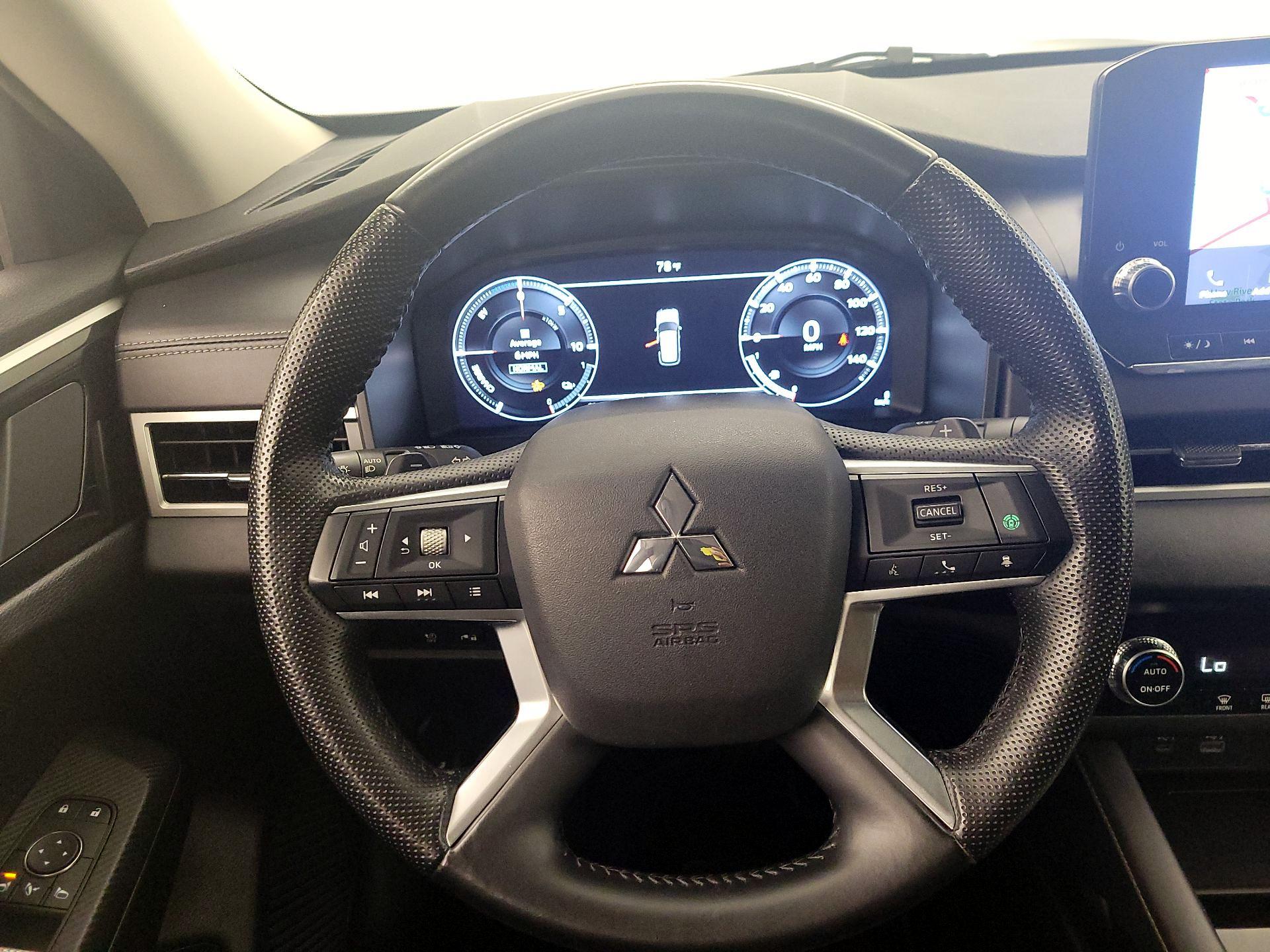 Thumbnail: 2023 Mitsubishi Outlander - 10