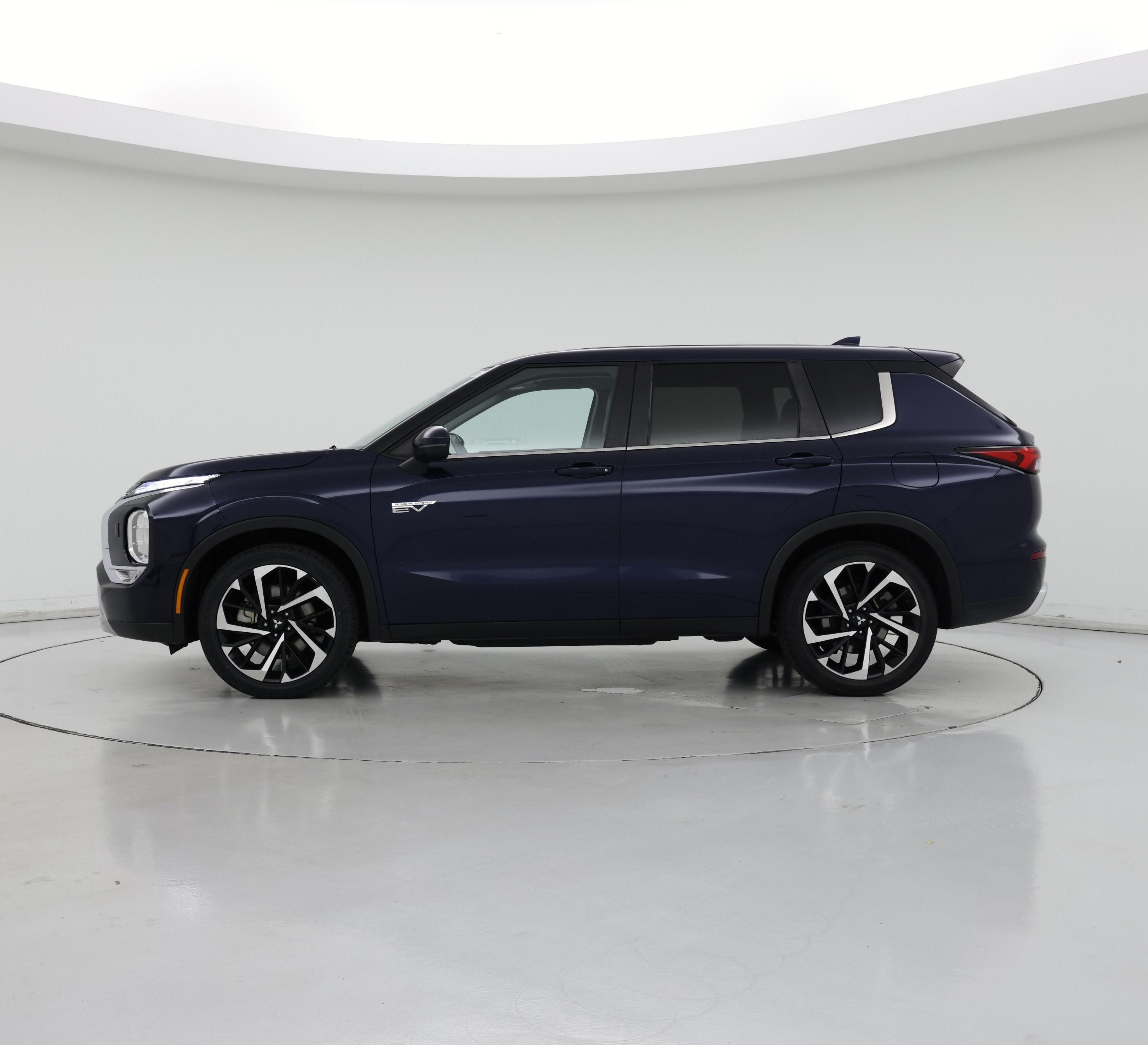 Thumbnail: 2023 Mitsubishi Outlander - 3
