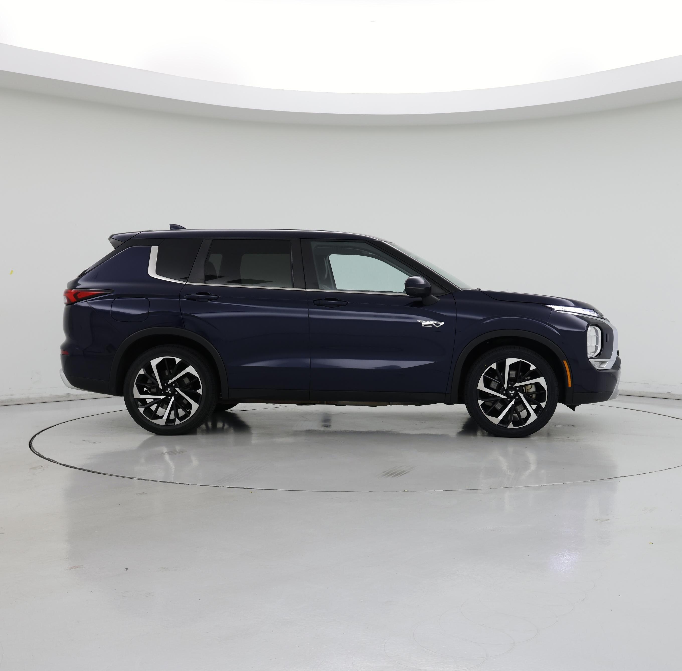 Thumbnail: 2023 Mitsubishi Outlander - 7