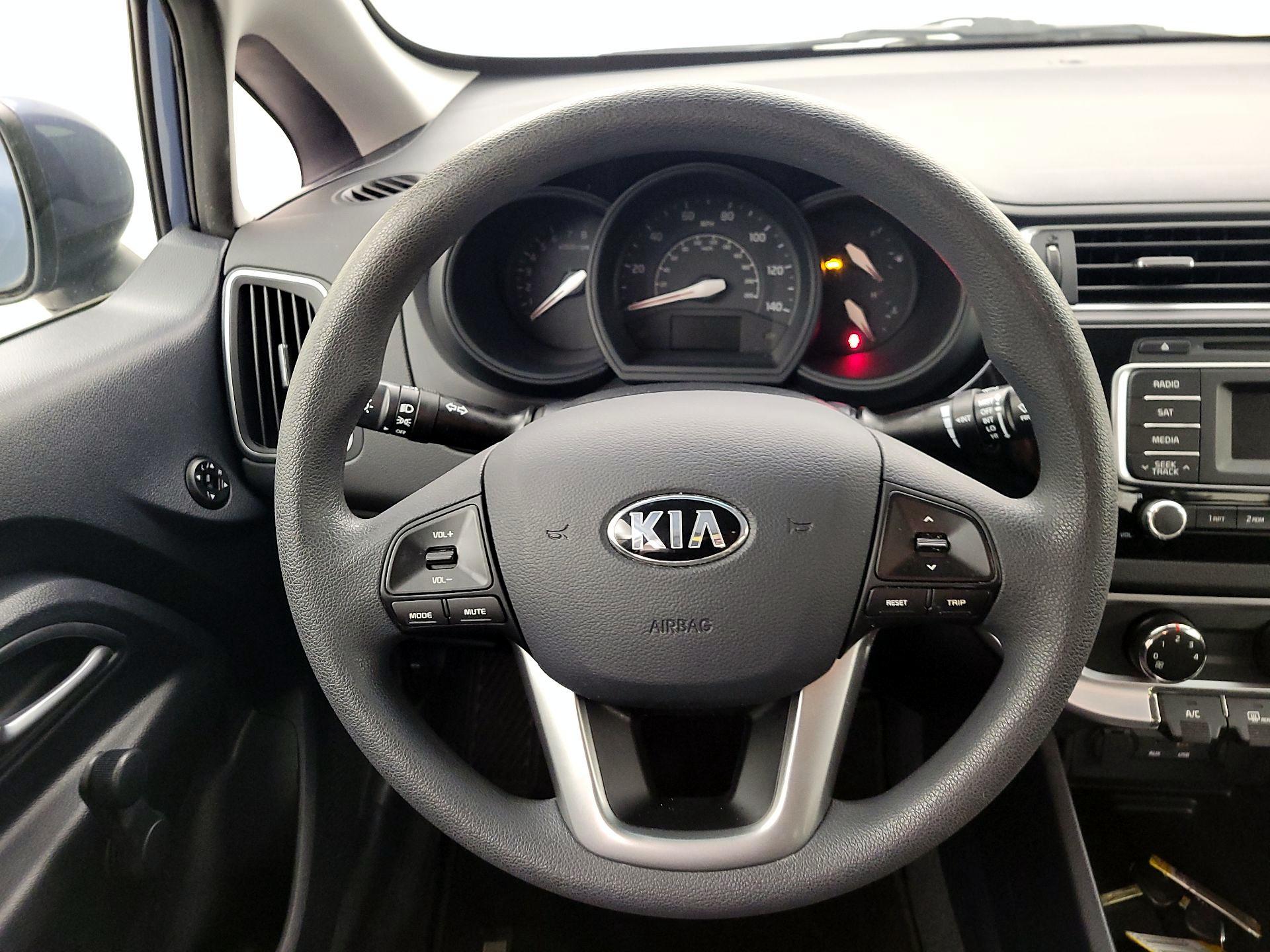 Thumbnail: 2016 Kia Rio - 10
