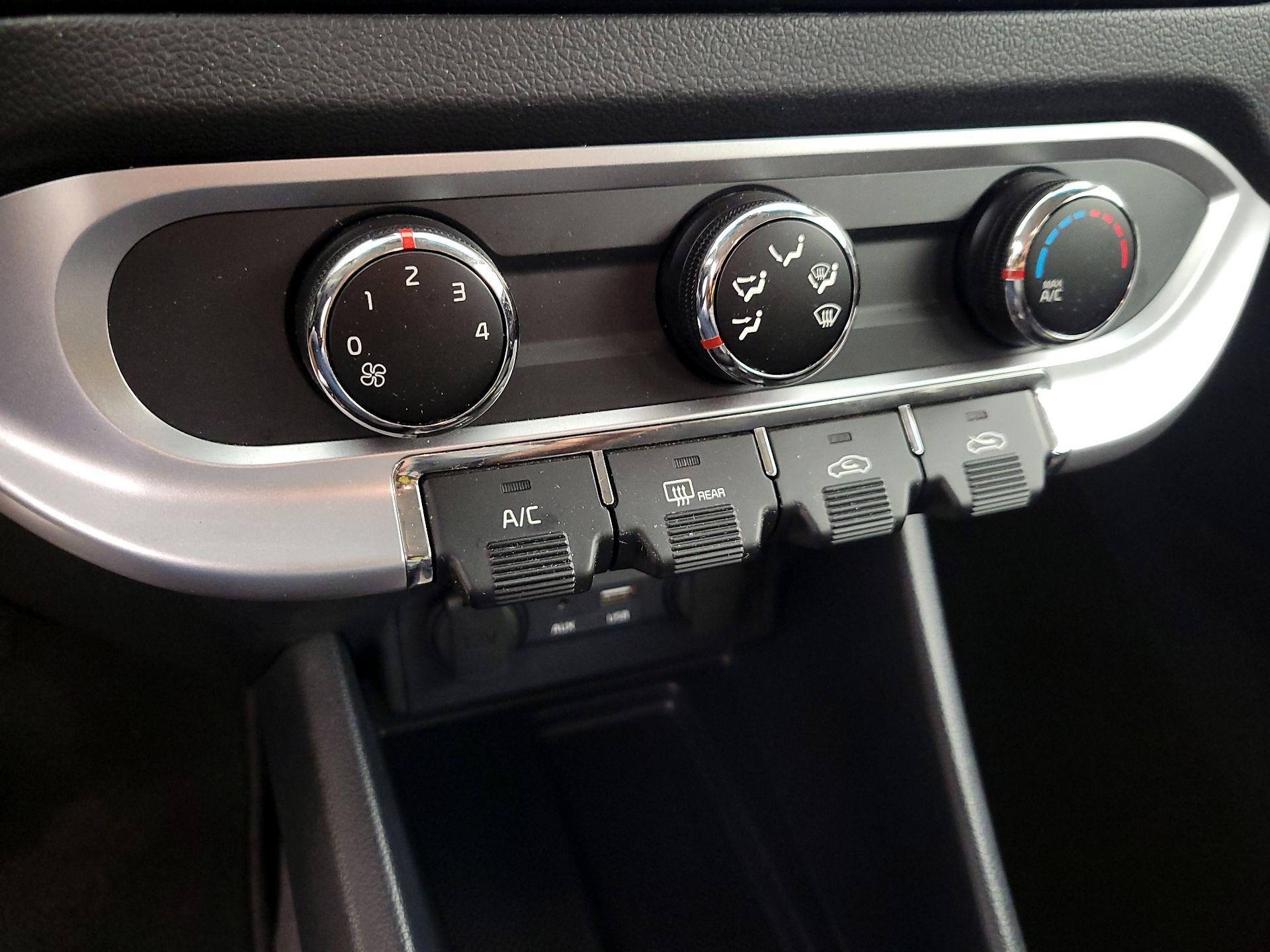 Thumbnail: 2016 Kia Rio - 15