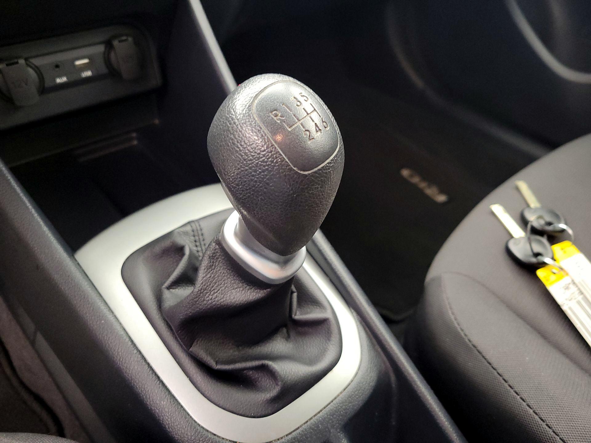 Thumbnail: 2016 Kia Rio - 16