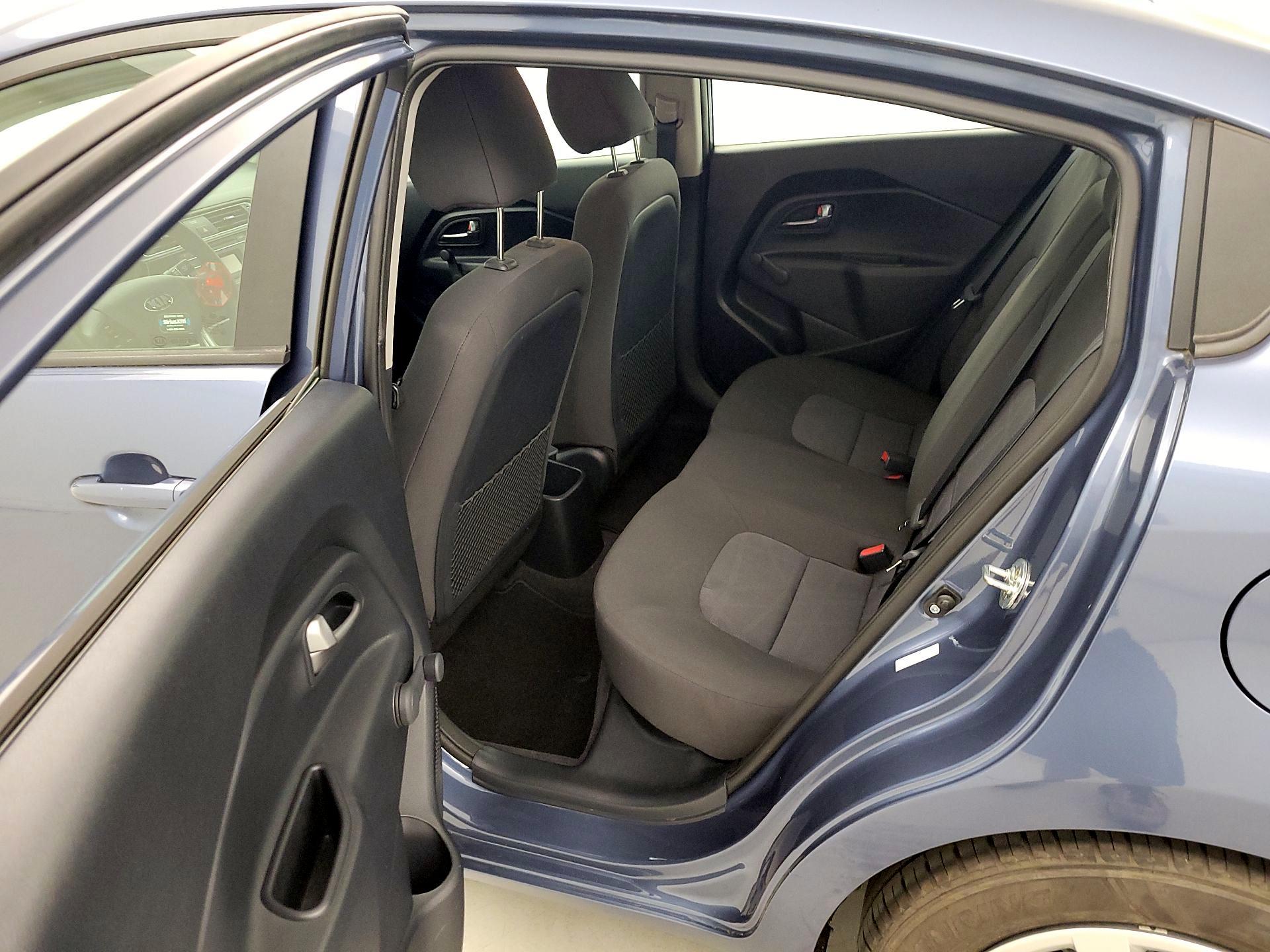 Thumbnail: 2016 Kia Rio - 18
