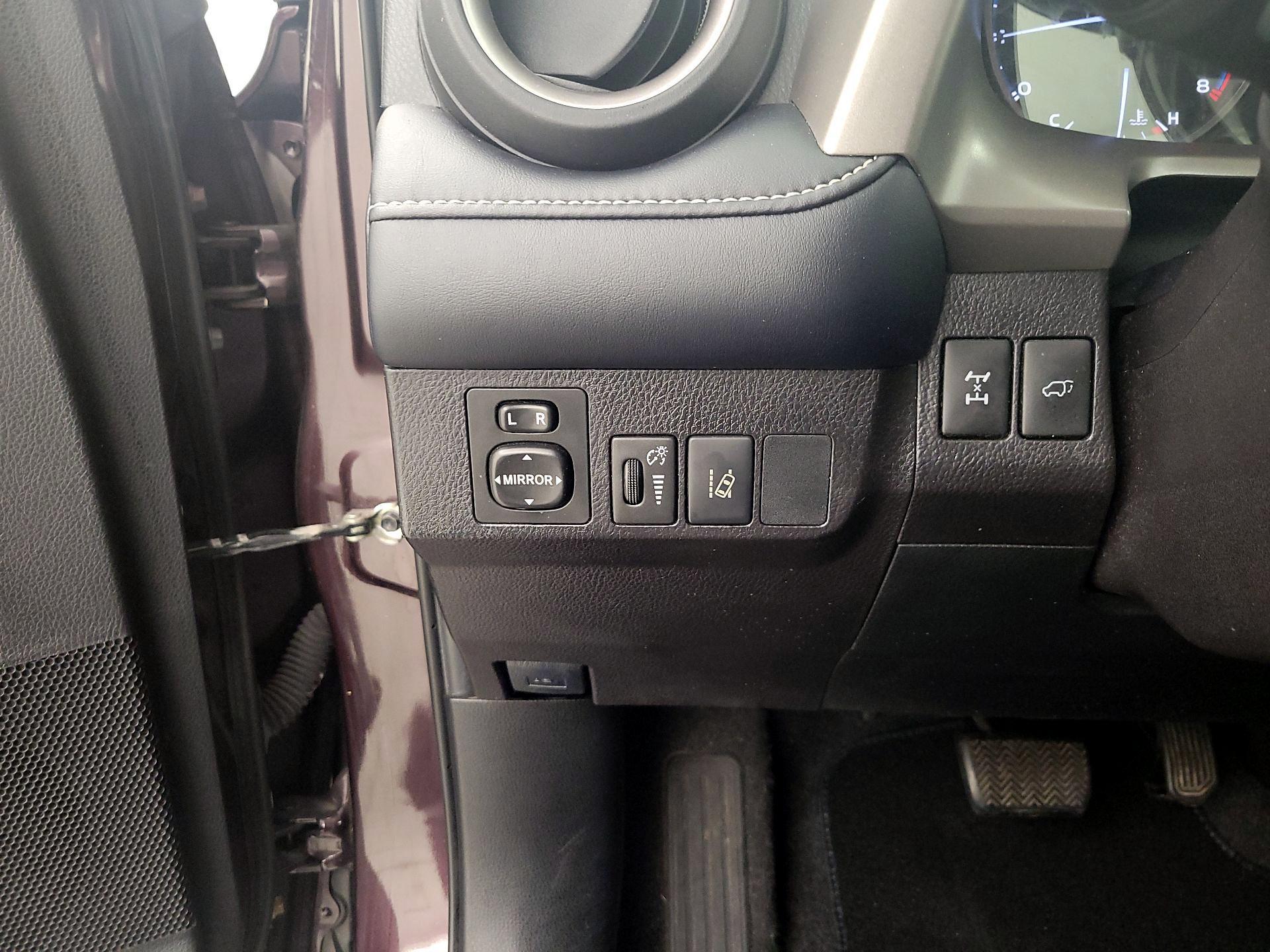 Thumbnail: 2018 Toyota RAV4 - 13