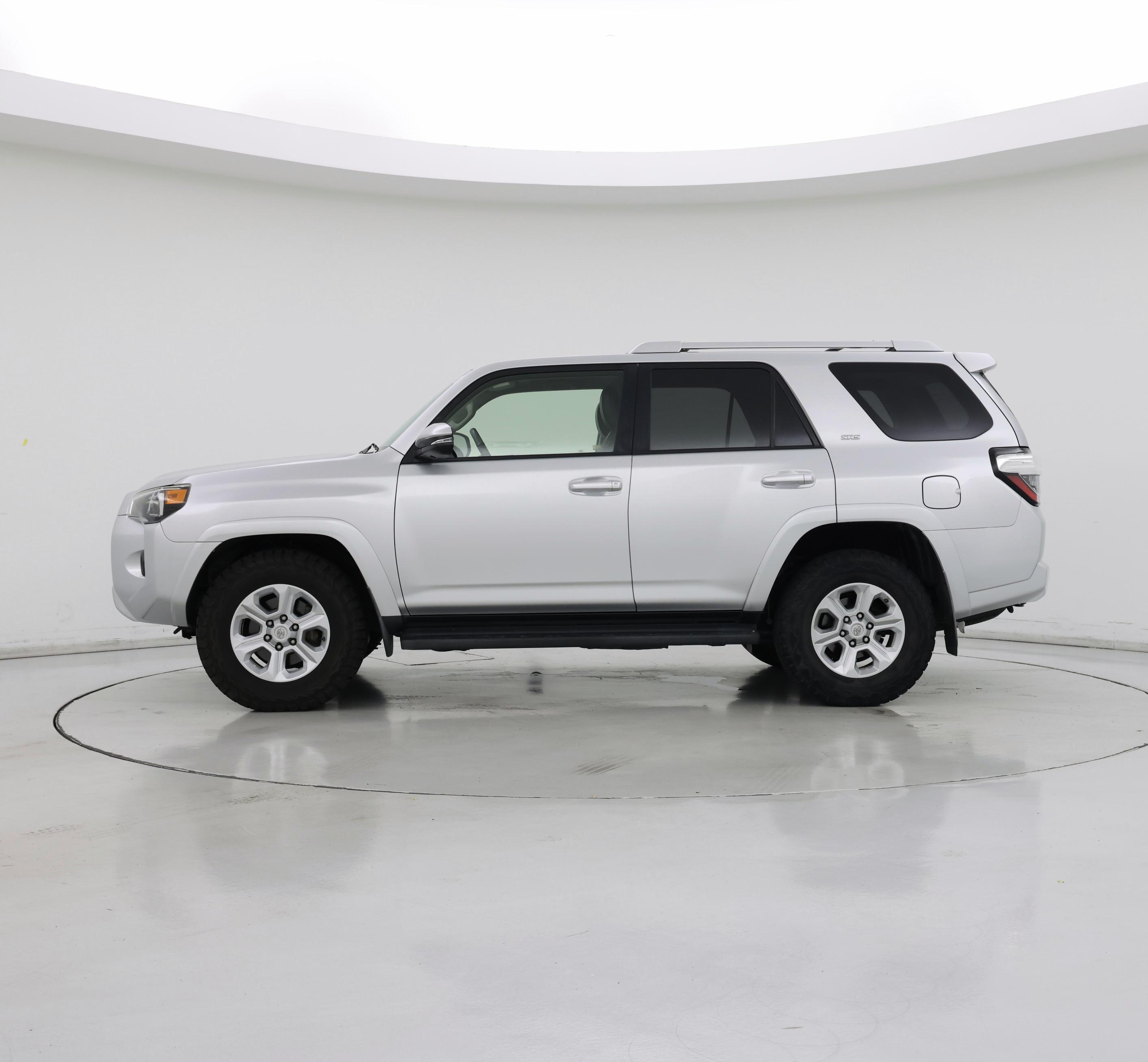 Thumbnail: 2017 Toyota 4Runner - 3