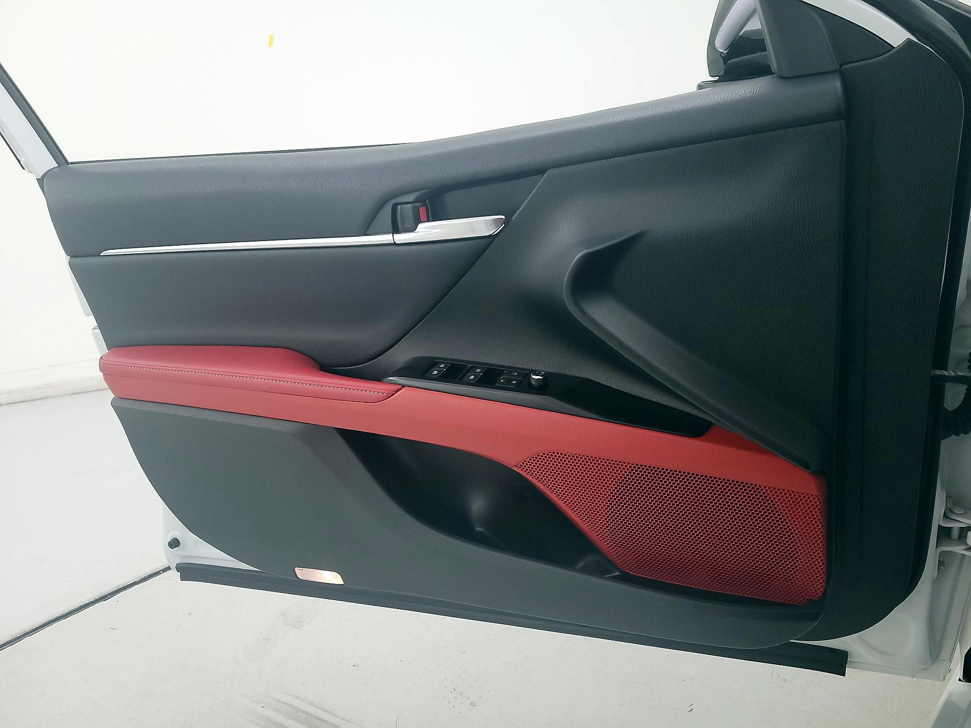 Thumbnail: 2020 Toyota Camry - 12