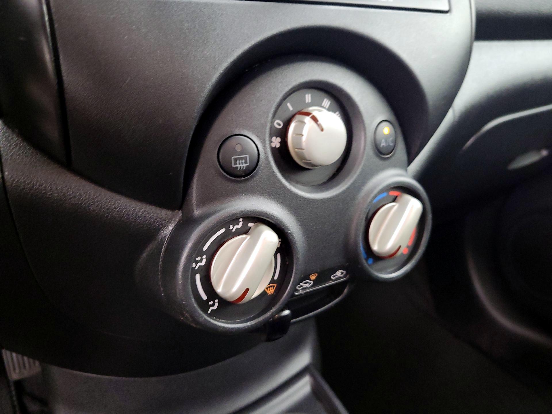 Thumbnail: 2014 Nissan Versa - 15