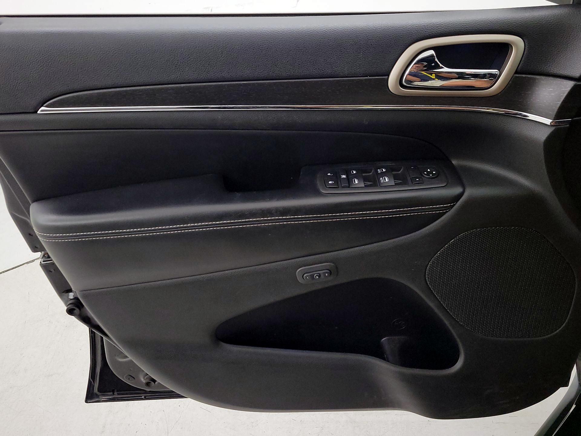 Thumbnail: 2015 Jeep Grand Cherokee - 12