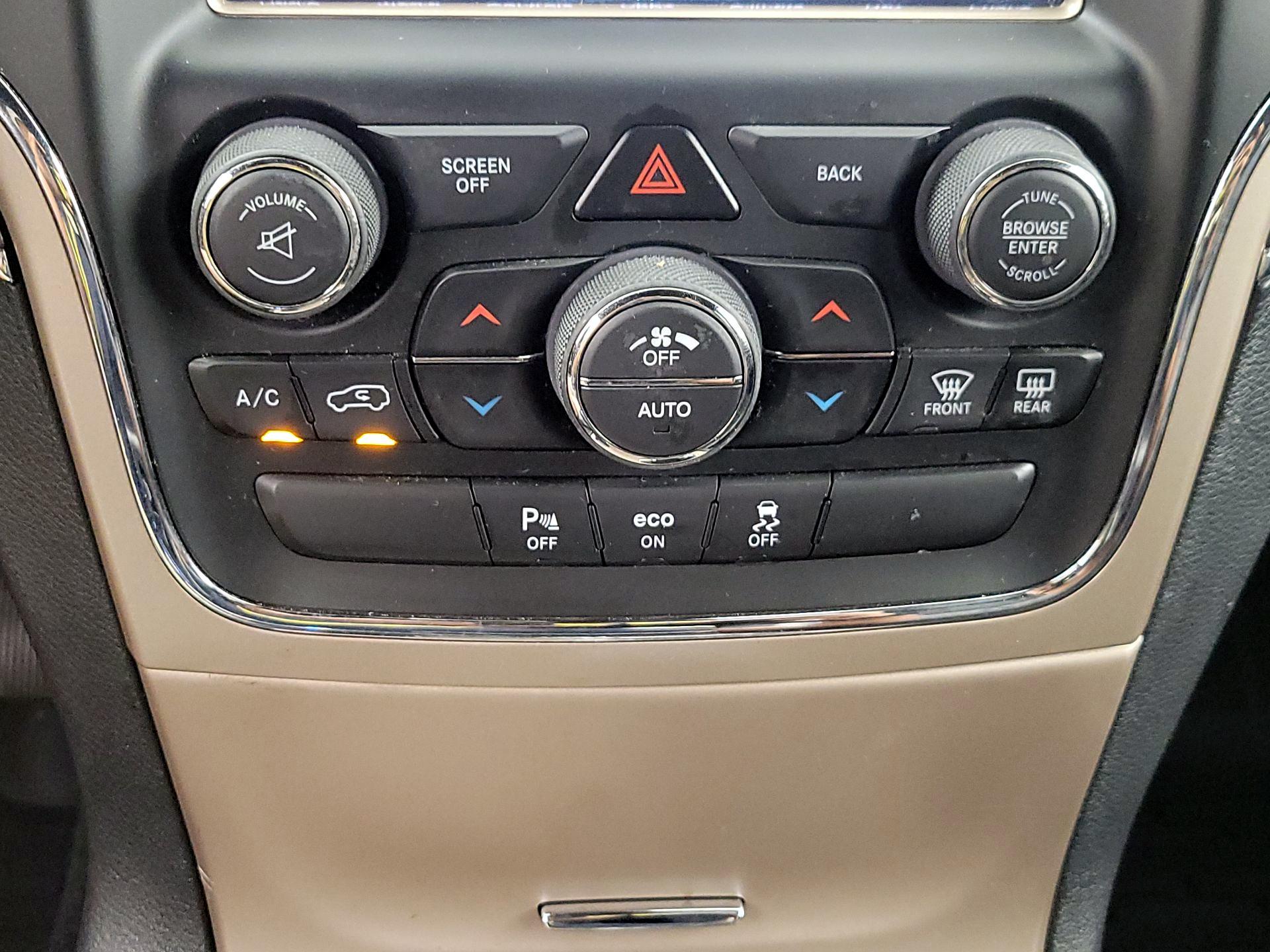 Thumbnail: 2015 Jeep Grand Cherokee - 17