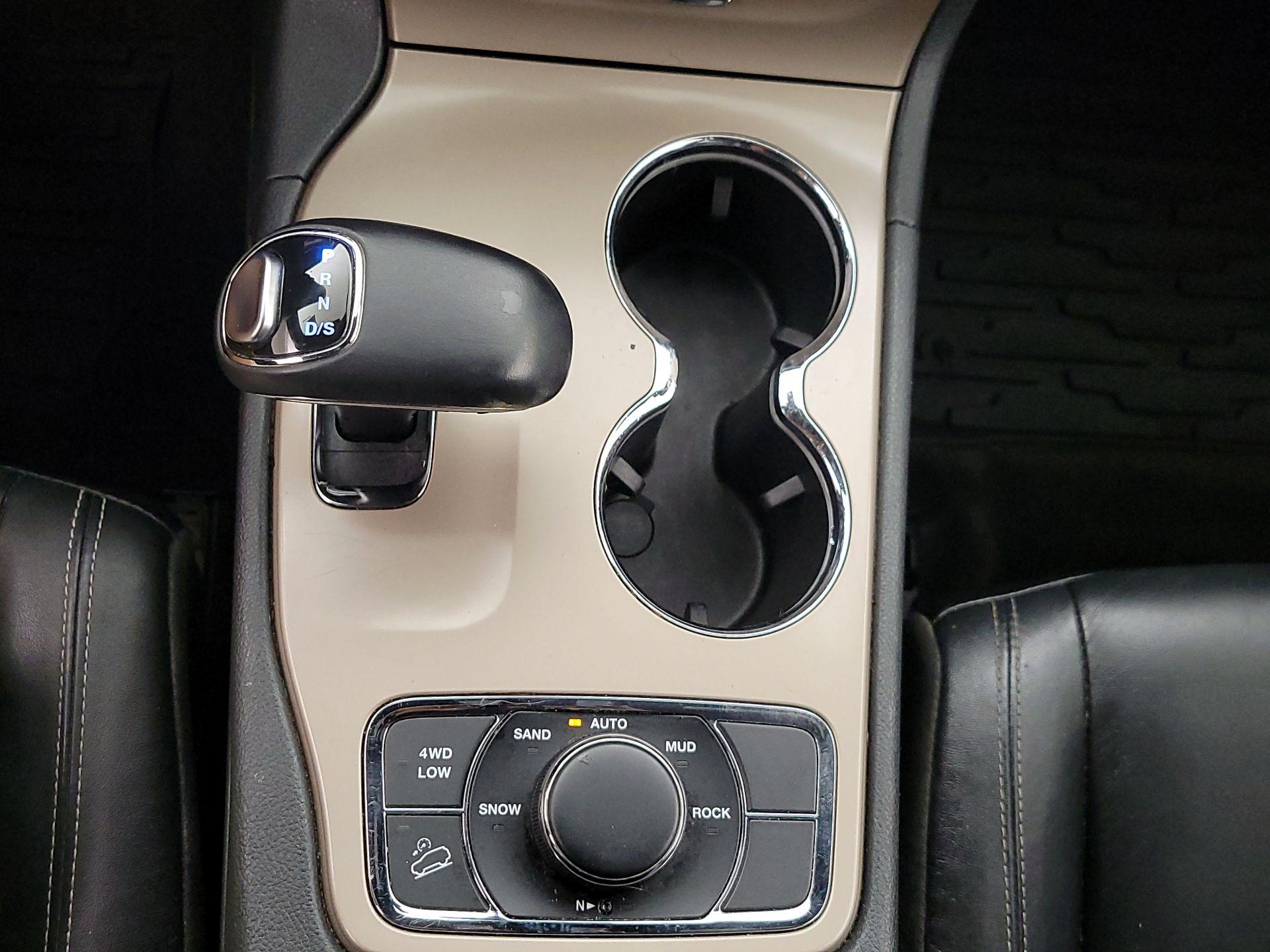 Thumbnail: 2015 Jeep Grand Cherokee - 18