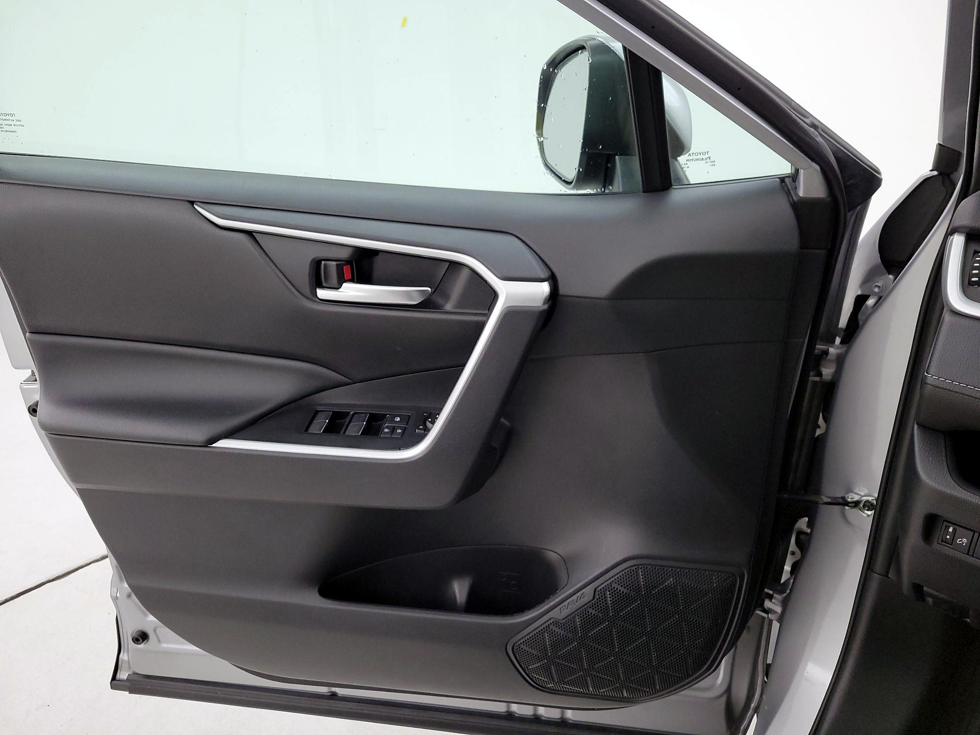 Thumbnail: 2022 Toyota RAV4 - 12