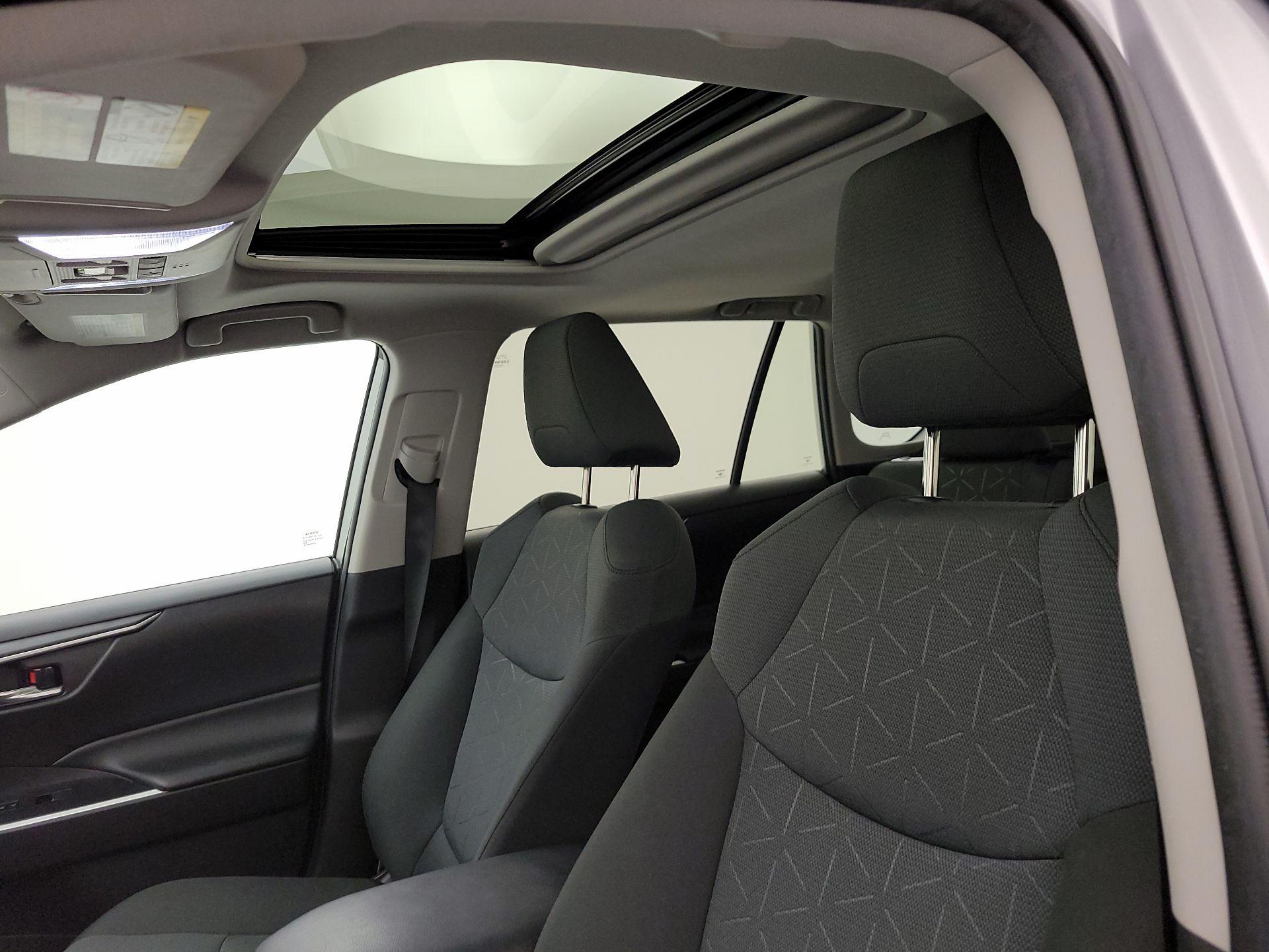 Thumbnail: 2022 Toyota RAV4 - 19