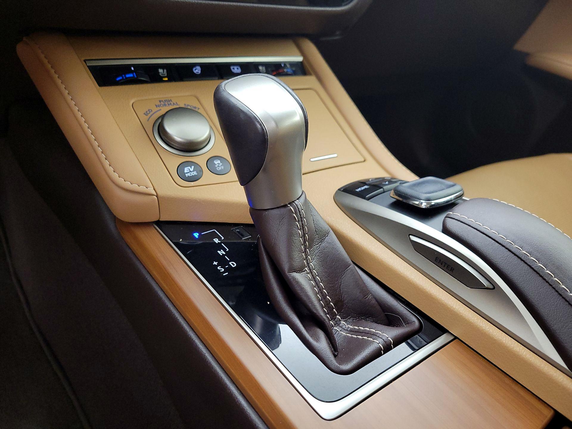 Thumbnail: 2017 Lexus ES - 18