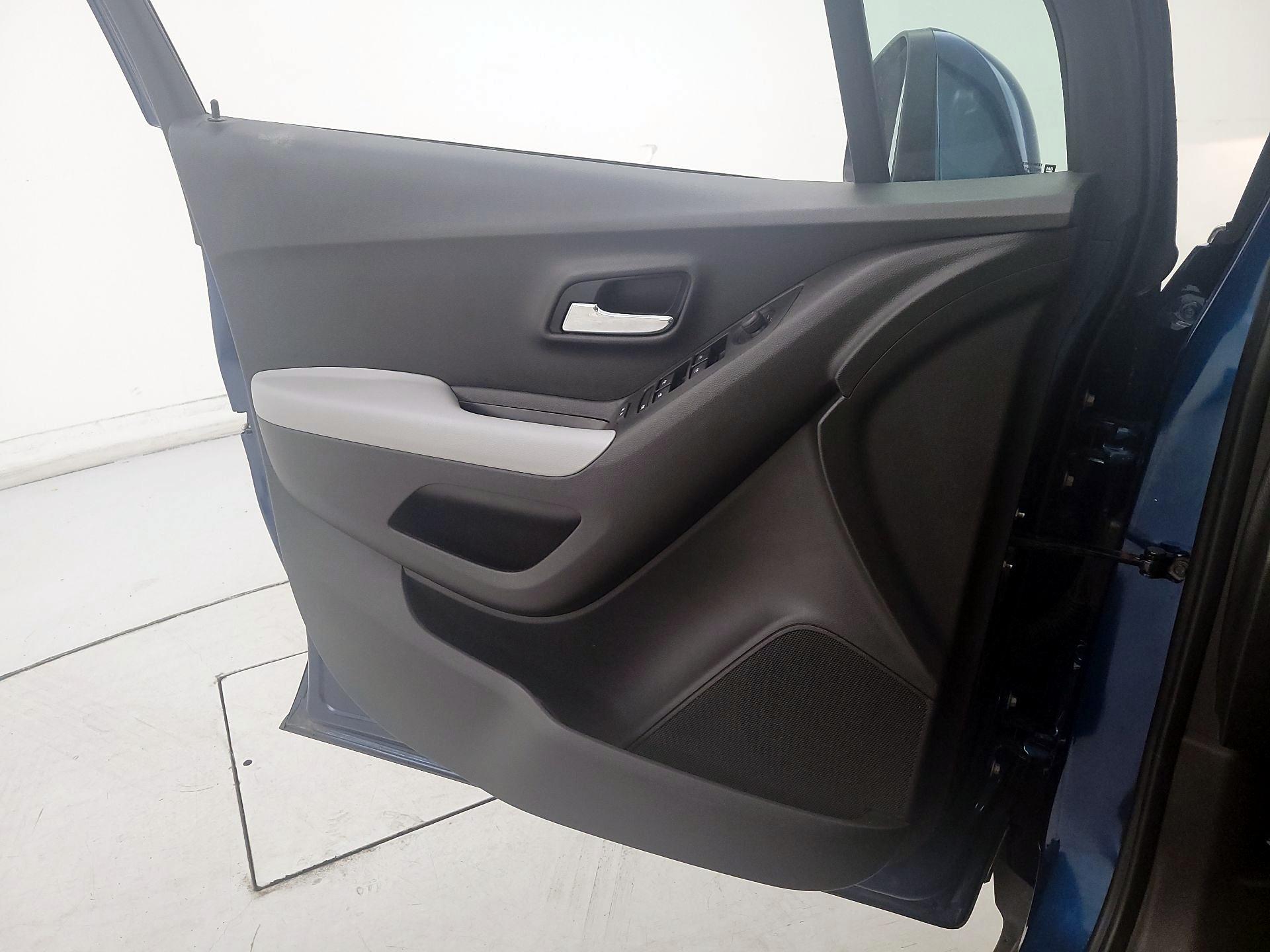 Thumbnail: 2020 Chevrolet Trax - 12