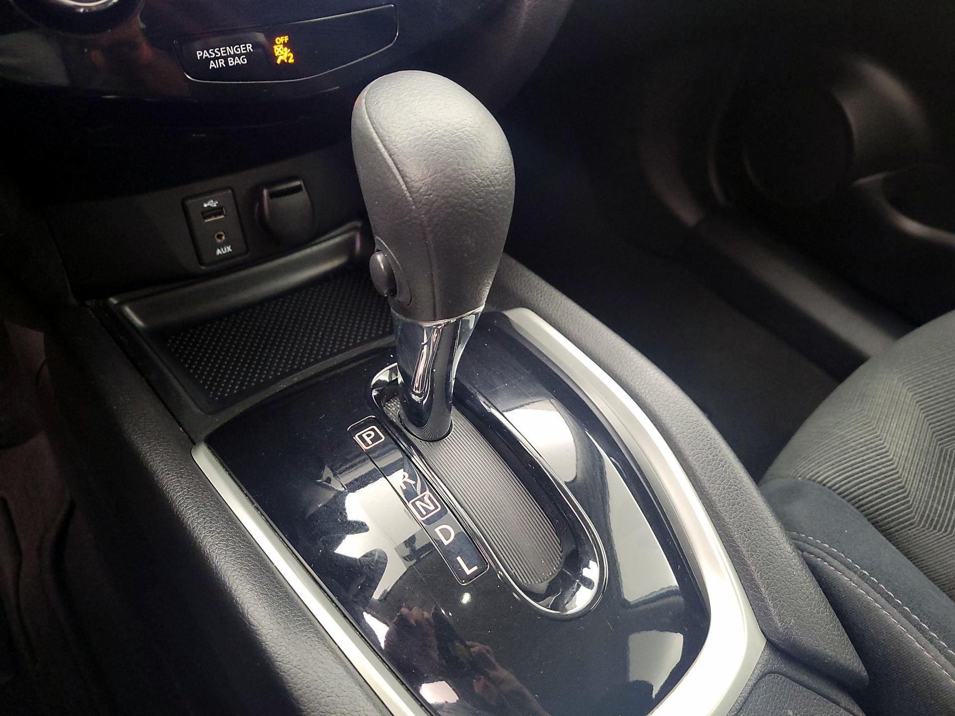 Thumbnail: 2015 Nissan Rogue - 18