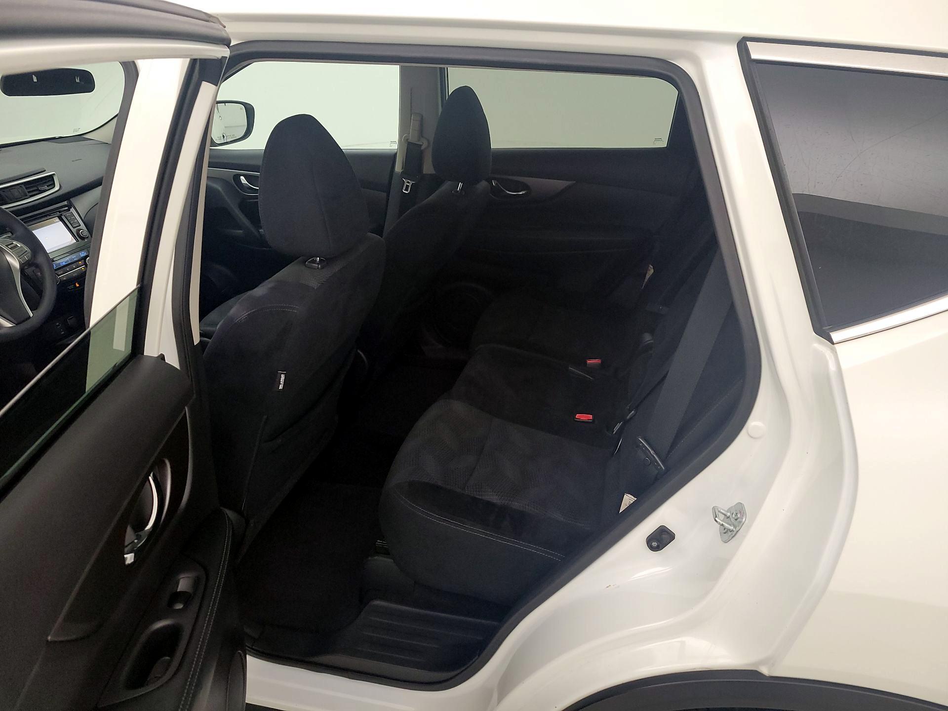 Thumbnail: 2015 Nissan Rogue - 20