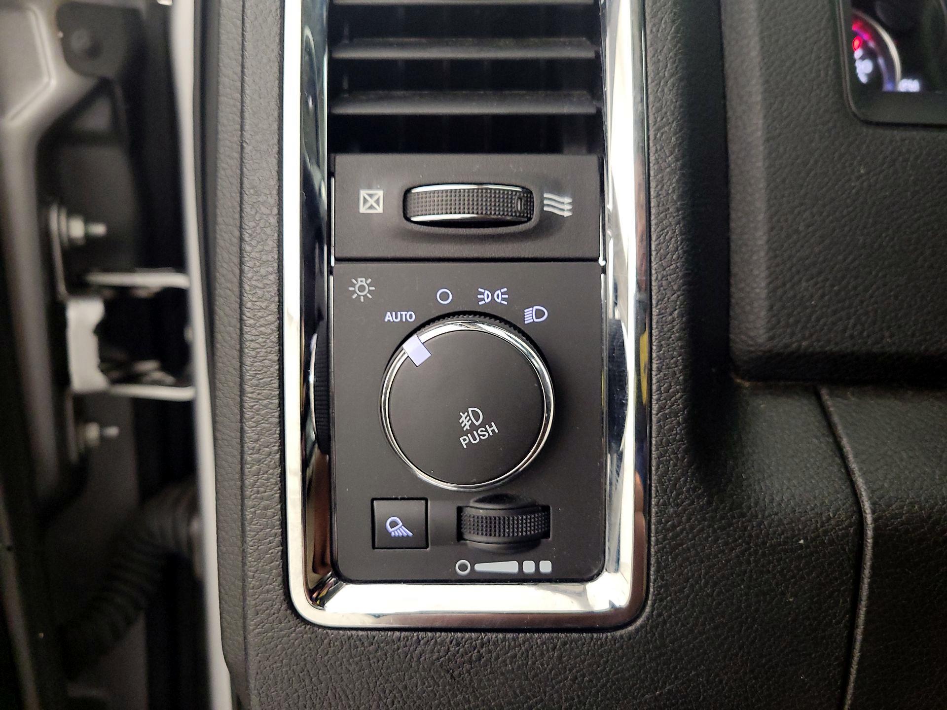 Thumbnail: 2019 RAM 1500 Classic - 13