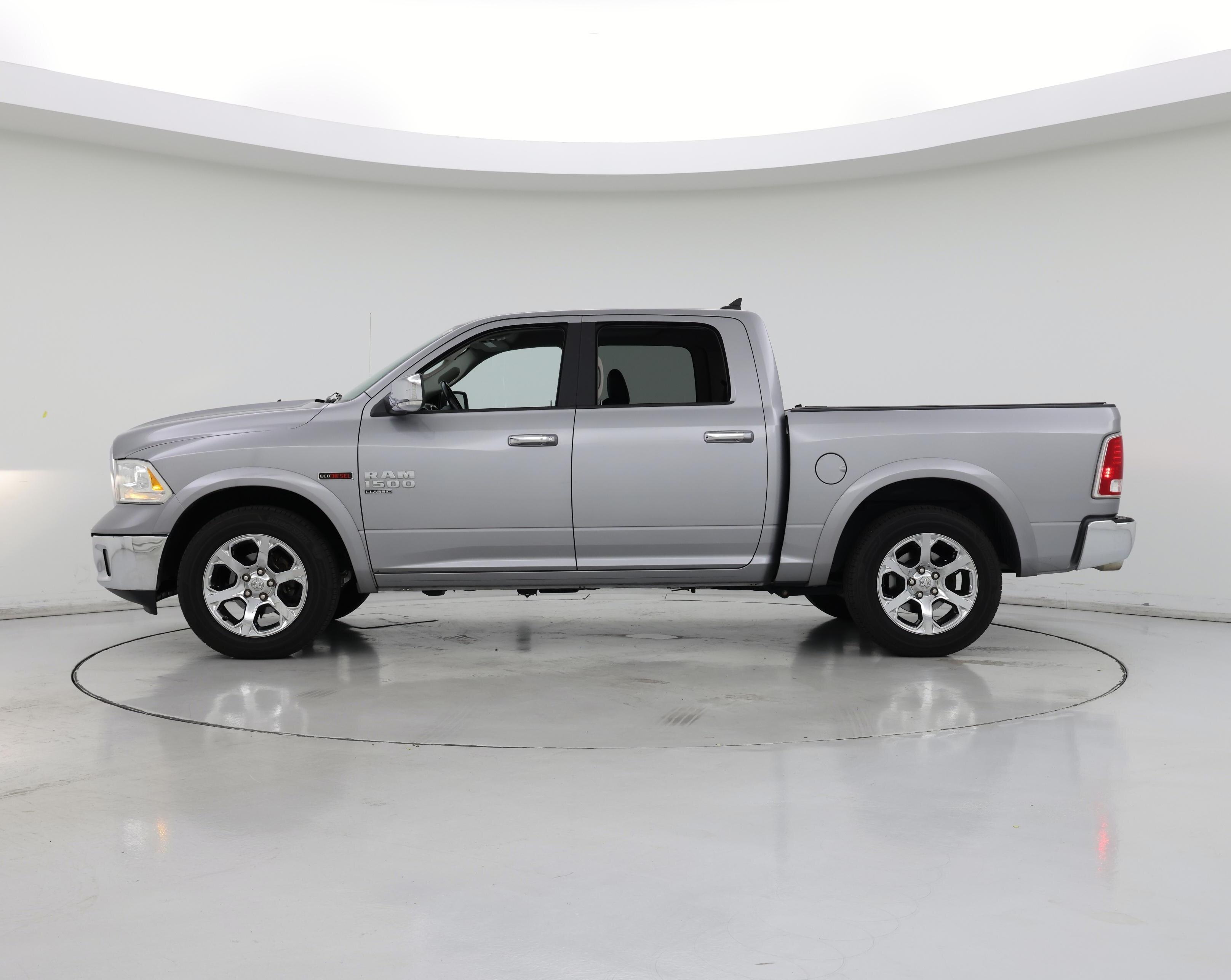 Thumbnail: 2019 RAM 1500 Classic - 3