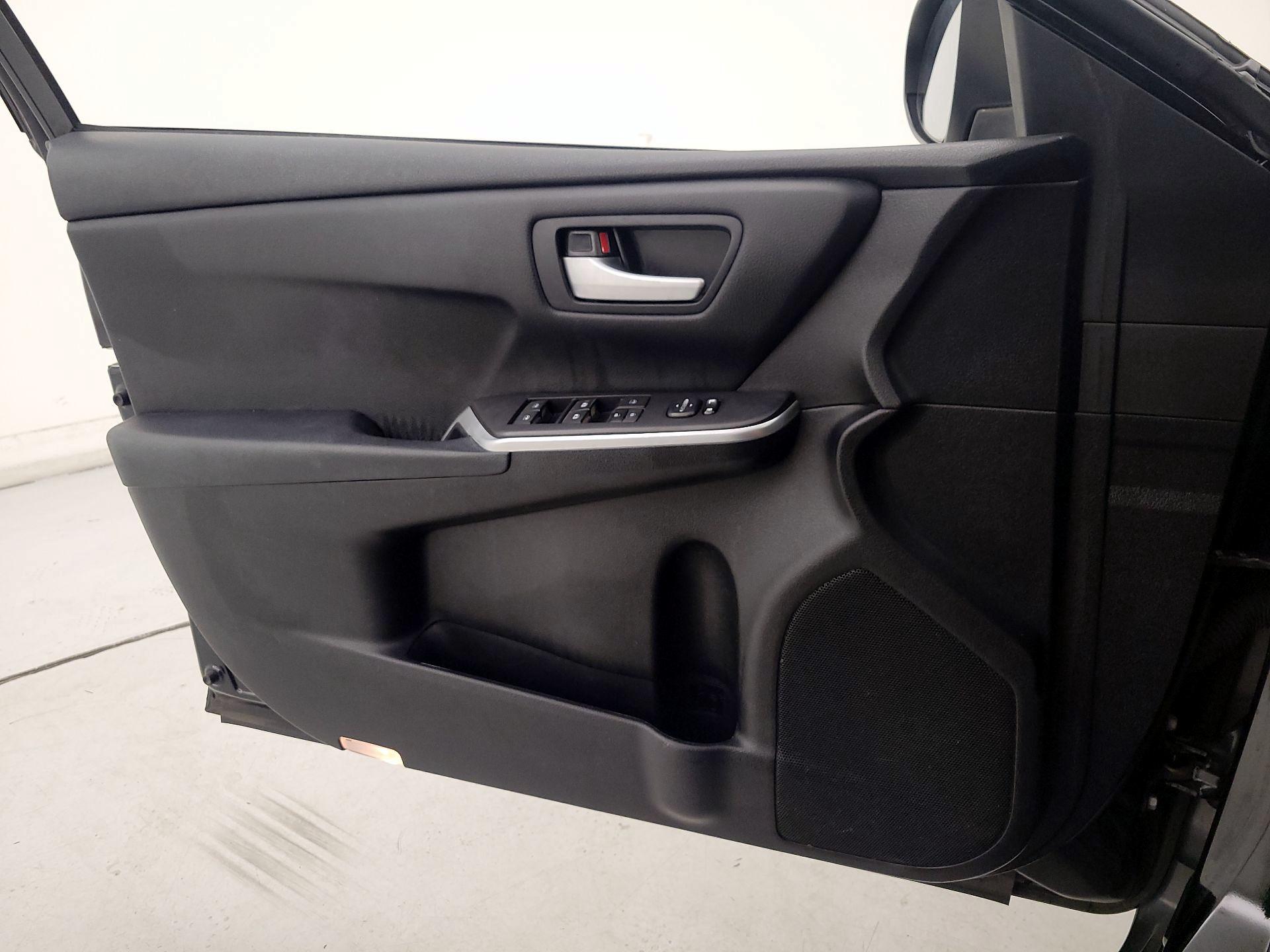 Thumbnail: 2015 Toyota Camry - 12