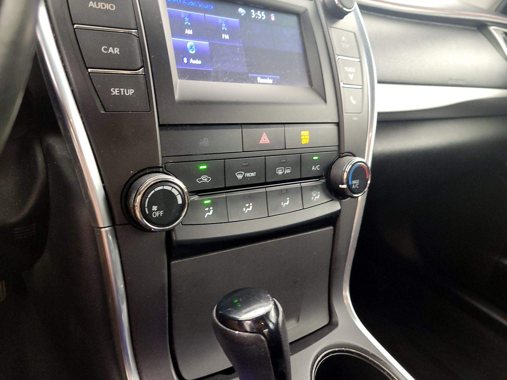 Thumbnail: 2015 Toyota Camry - 16